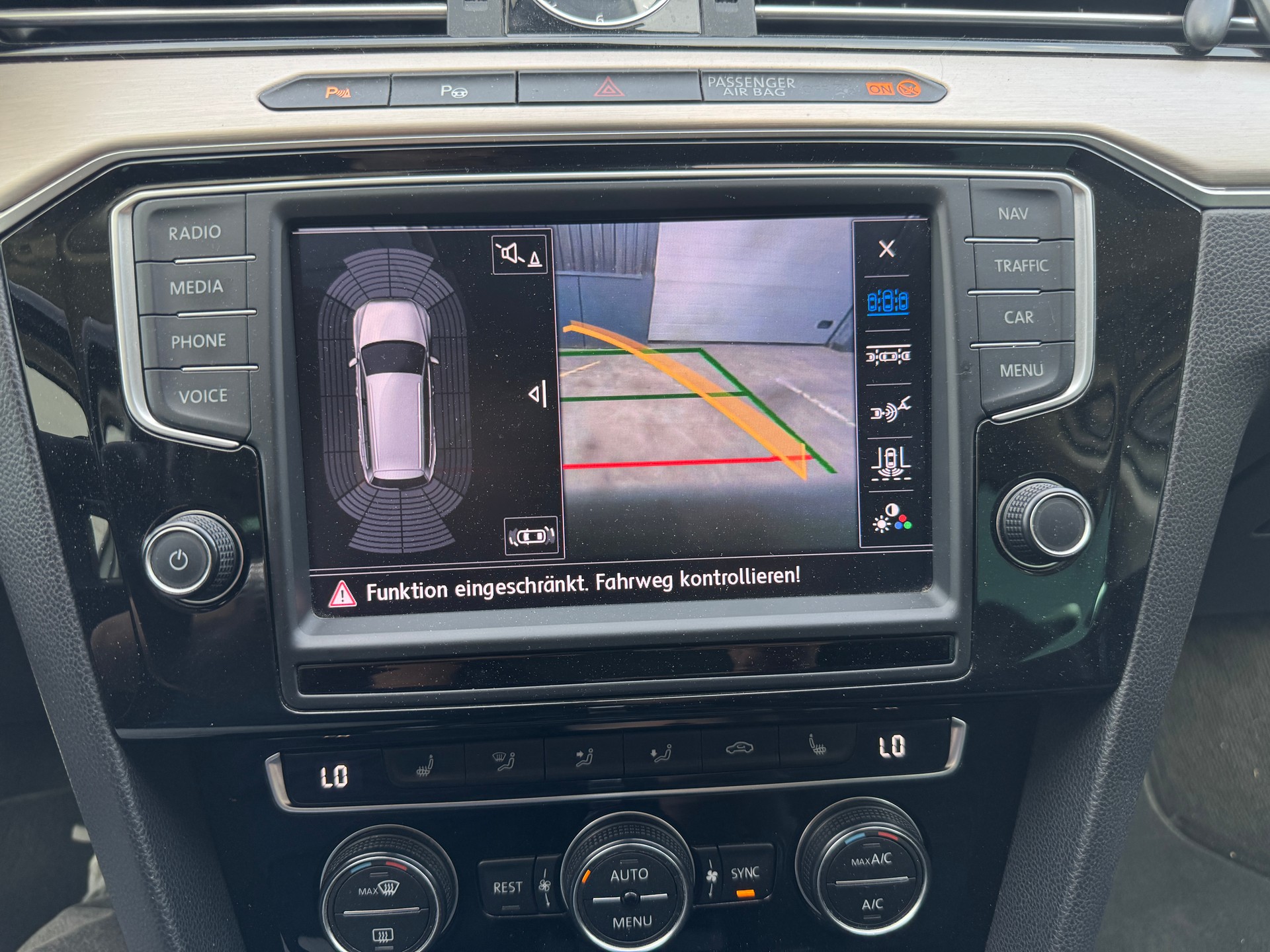 VW Passat Variant 2.0 TDI BMT Highline DSG 4Motion-image-16