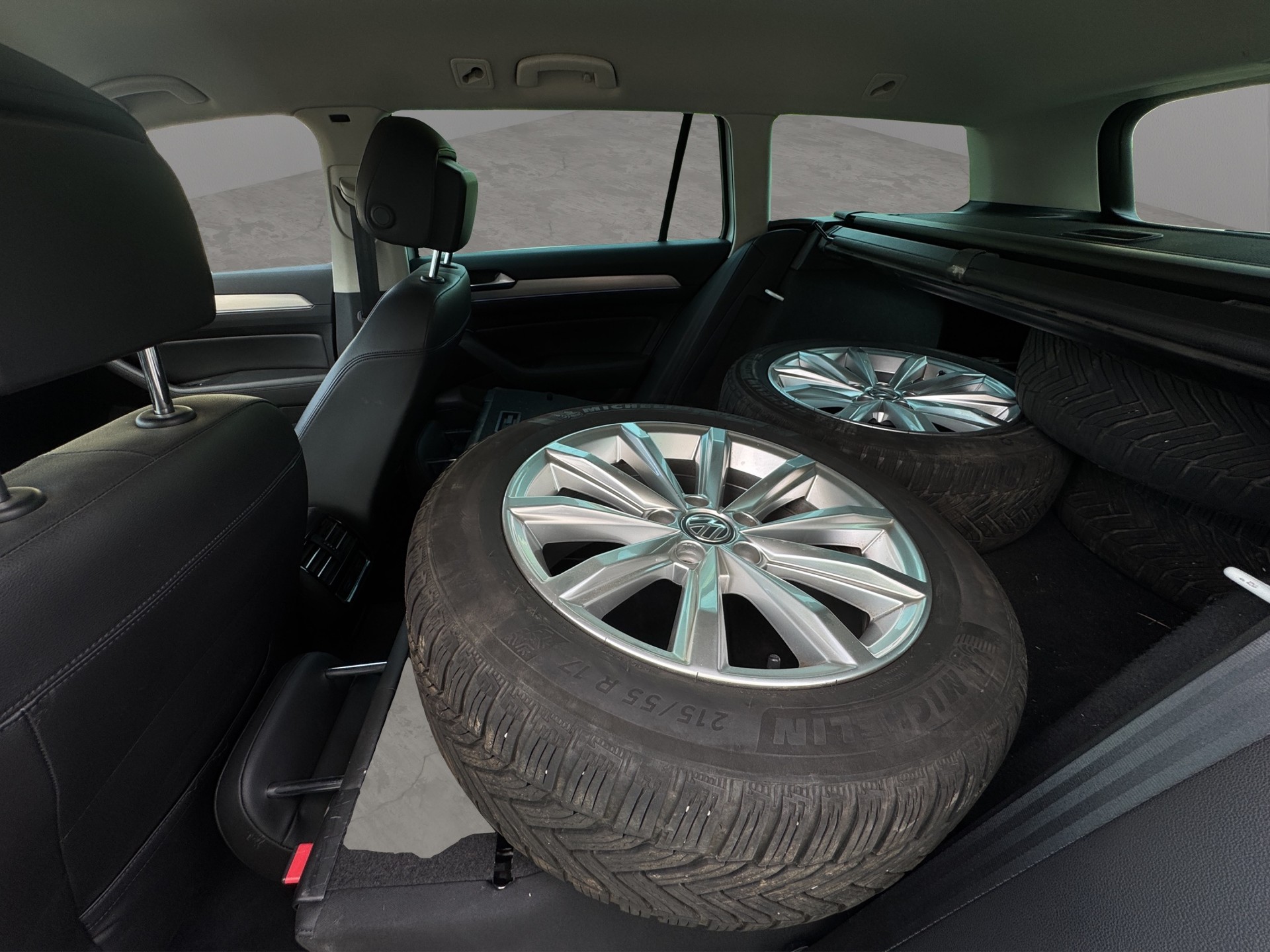 VW Passat Variant 2.0 TDI BMT Highline DSG 4Motion-image-11