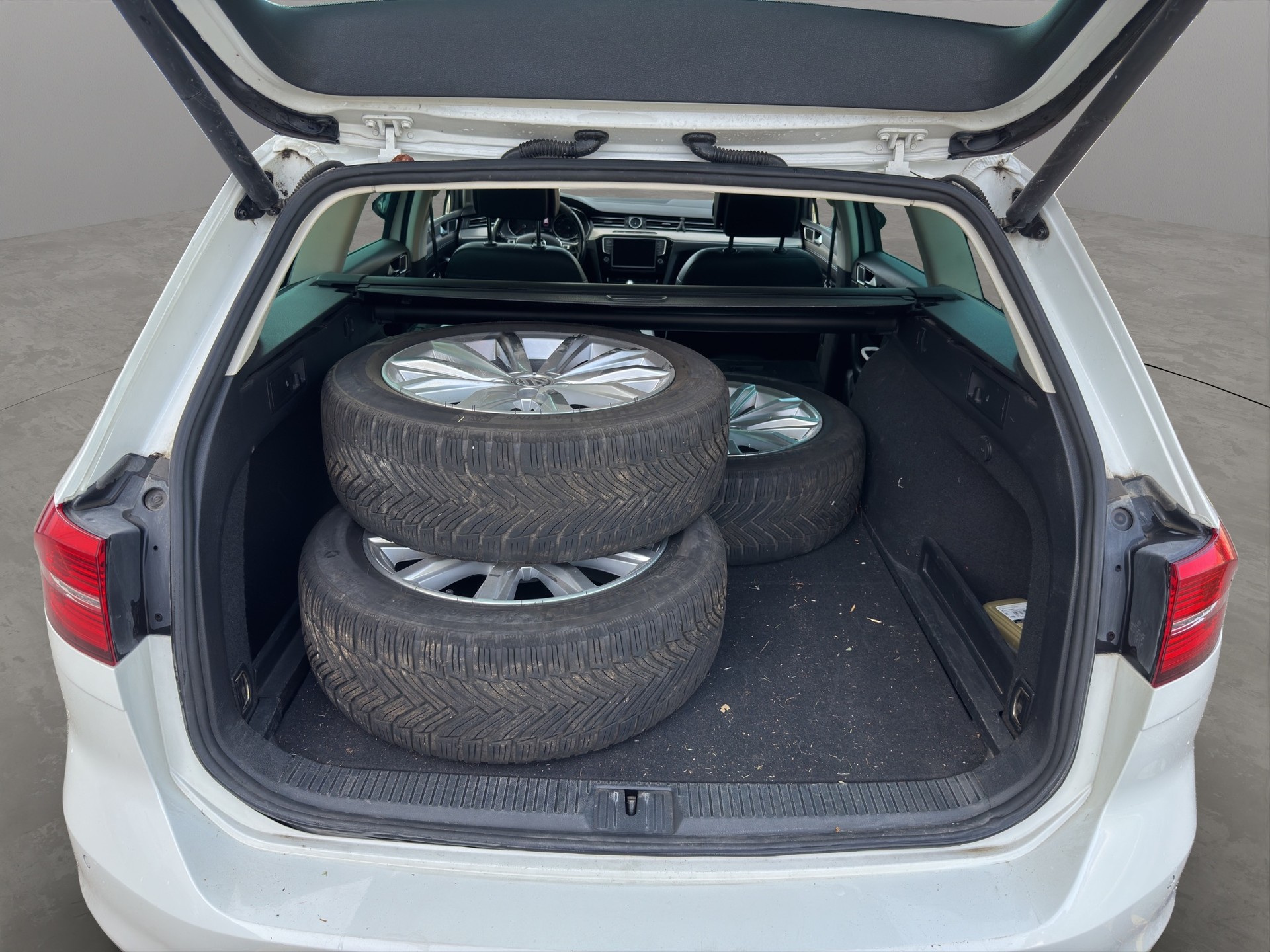 VW Passat Variant 2.0 TDI BMT Highline DSG 4Motion-image-15