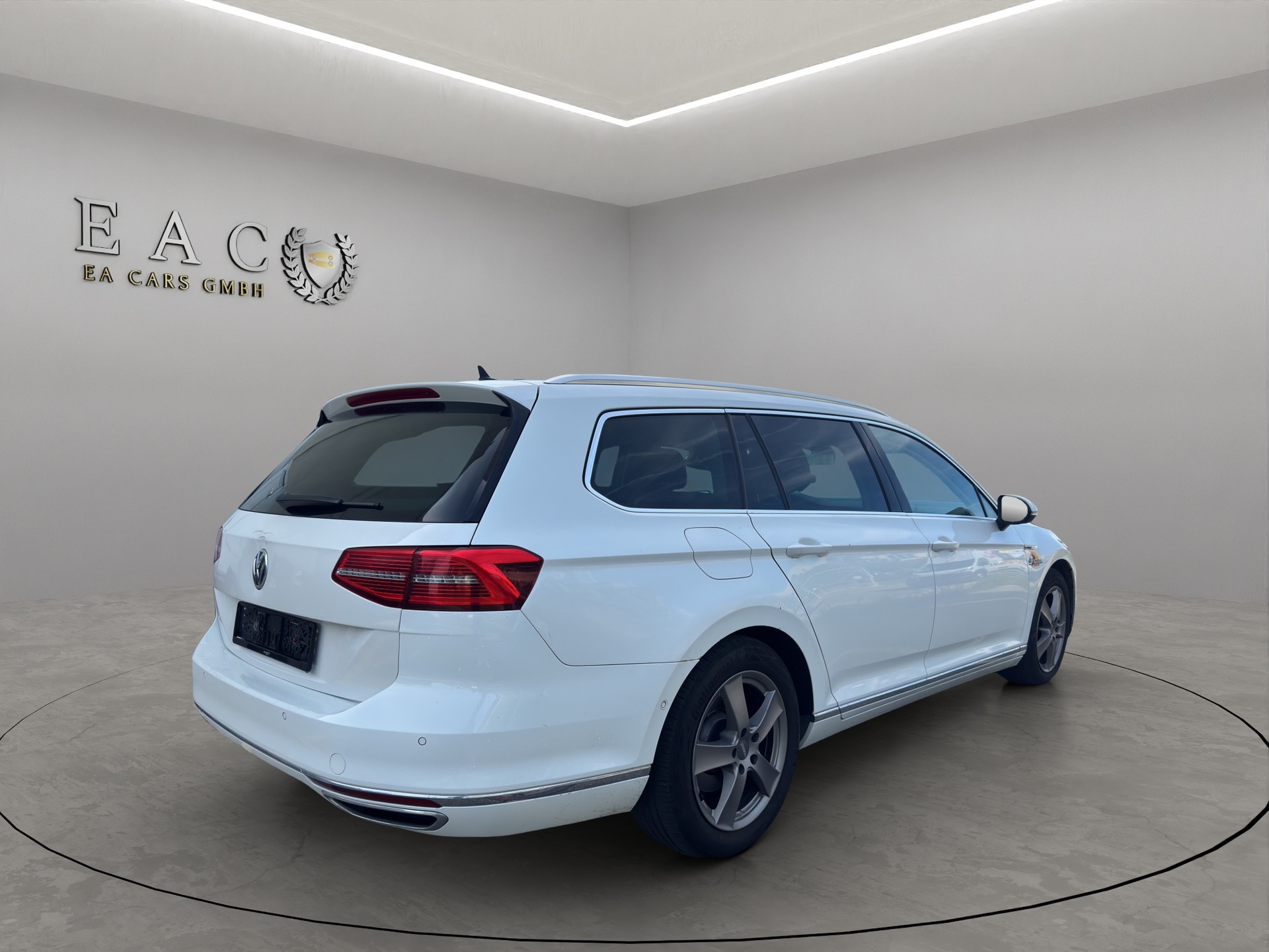 VW Passat Variant 2.0 TDI BMT Highline DSG 4Motion-image-4