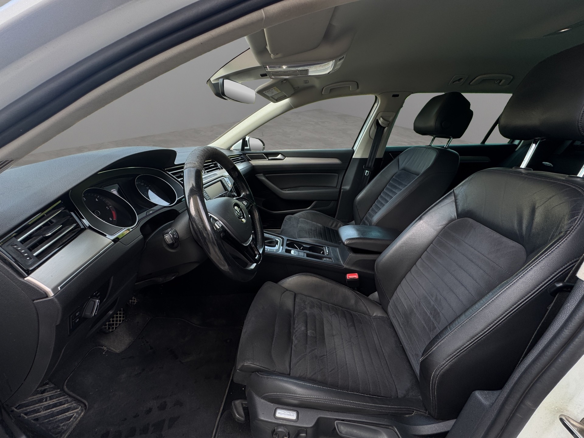VW Passat Variant 2.0 TDI BMT Highline DSG 4Motion-image-8