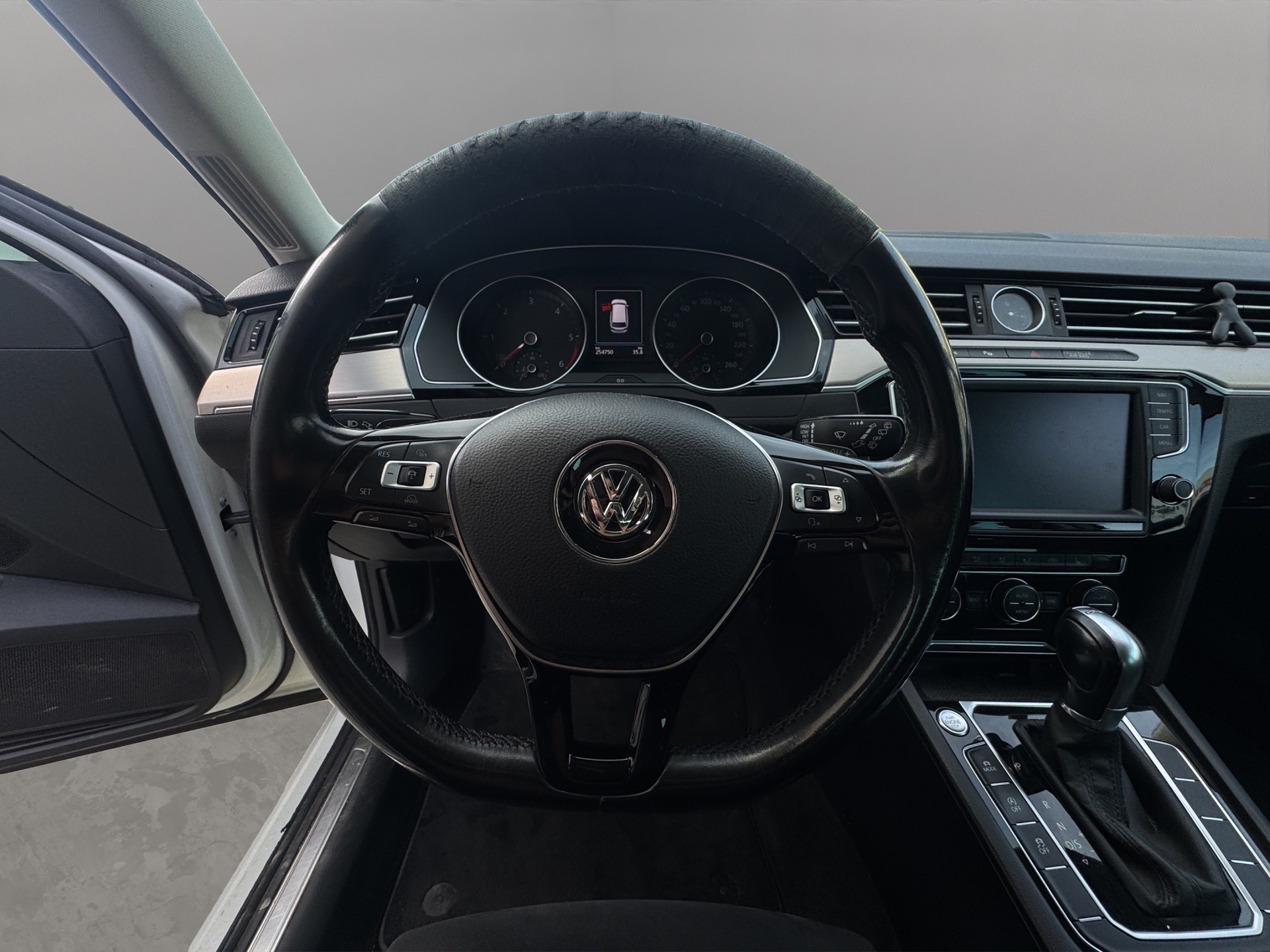 VW Passat Variant 2.0 TDI BMT Highline DSG 4Motion-image-9