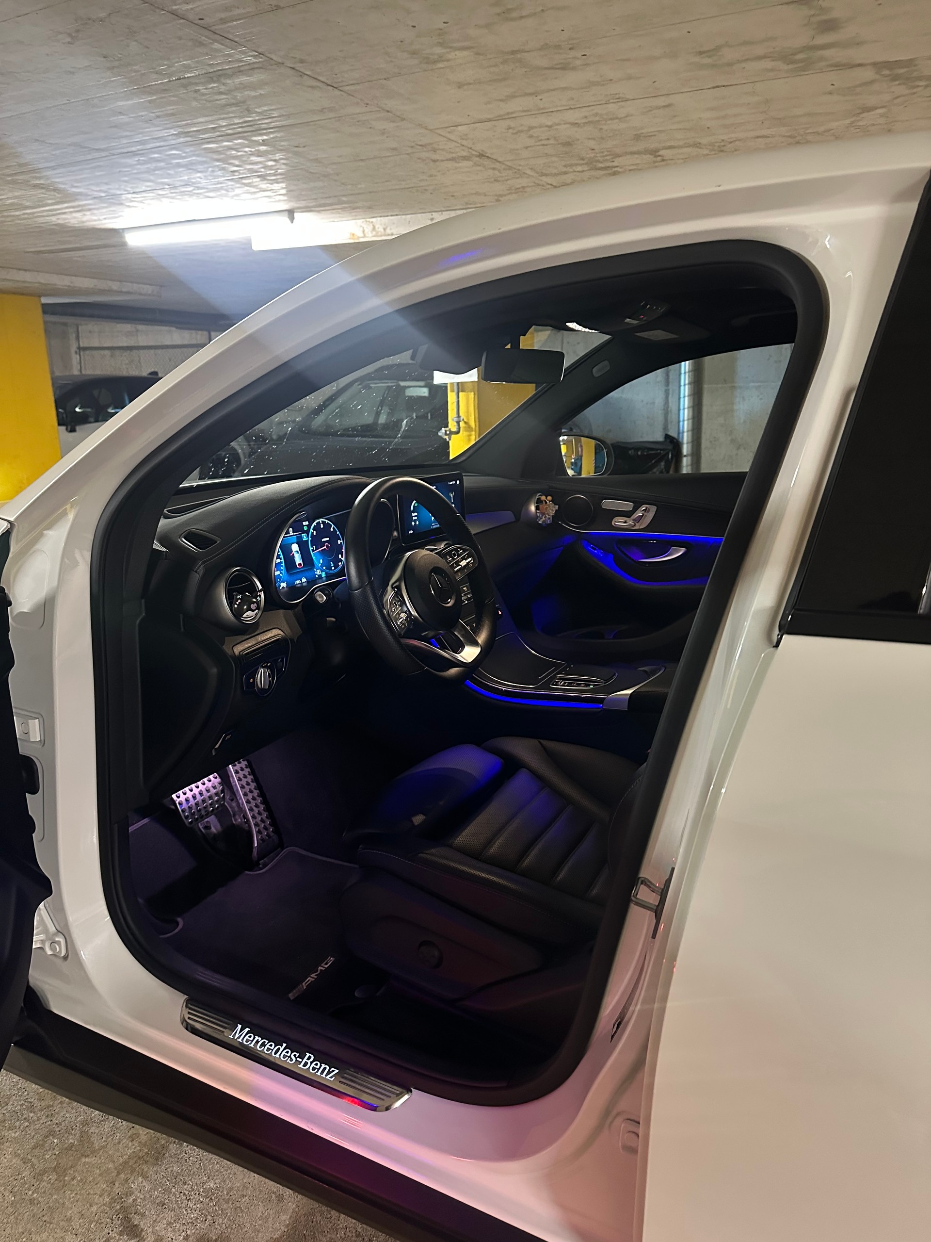 MERCEDES-BENZ GLC 220 d AMG Line 4m-image-5