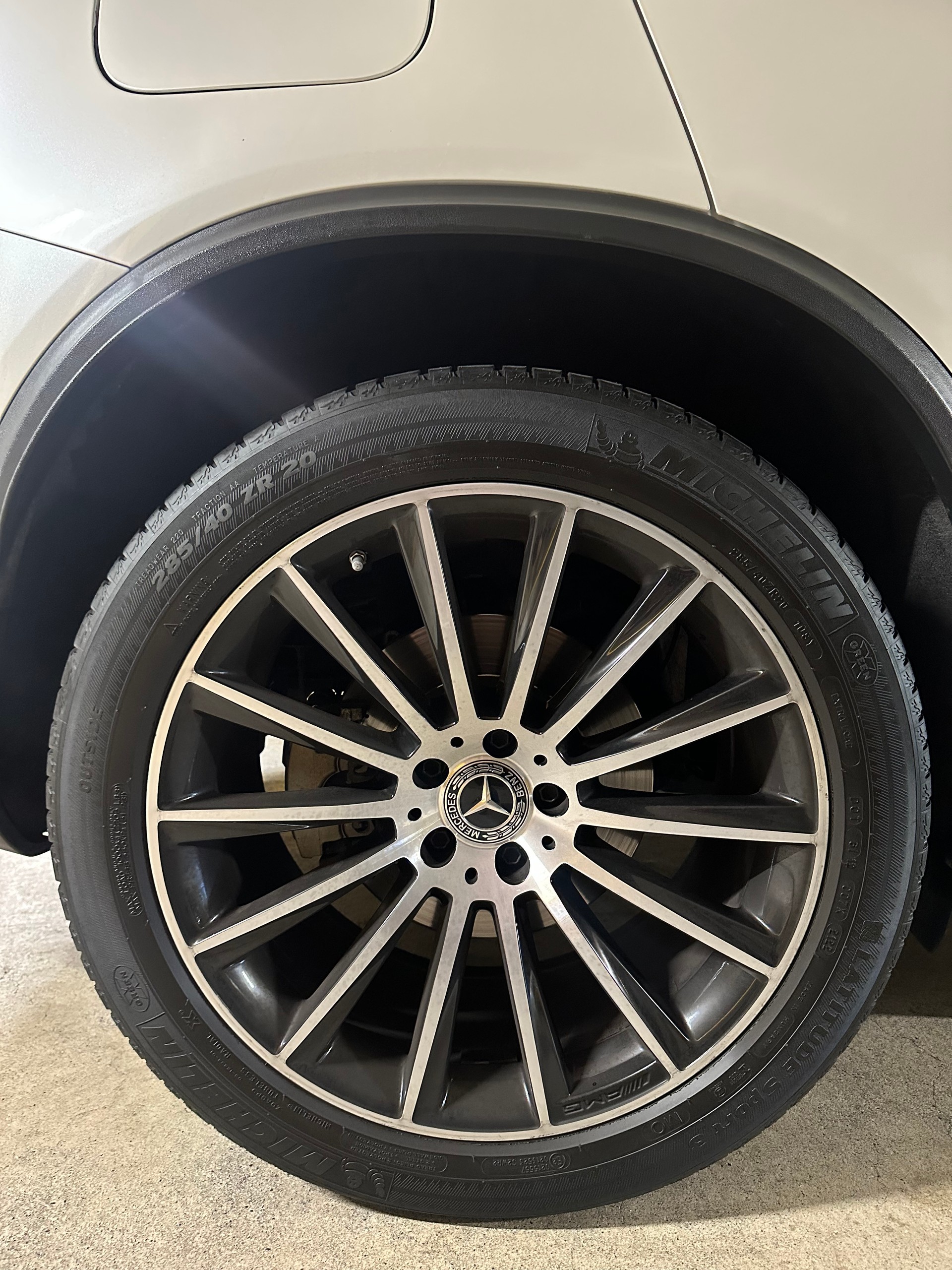 MERCEDES-BENZ GLC 220 d AMG Line 4m-image-1