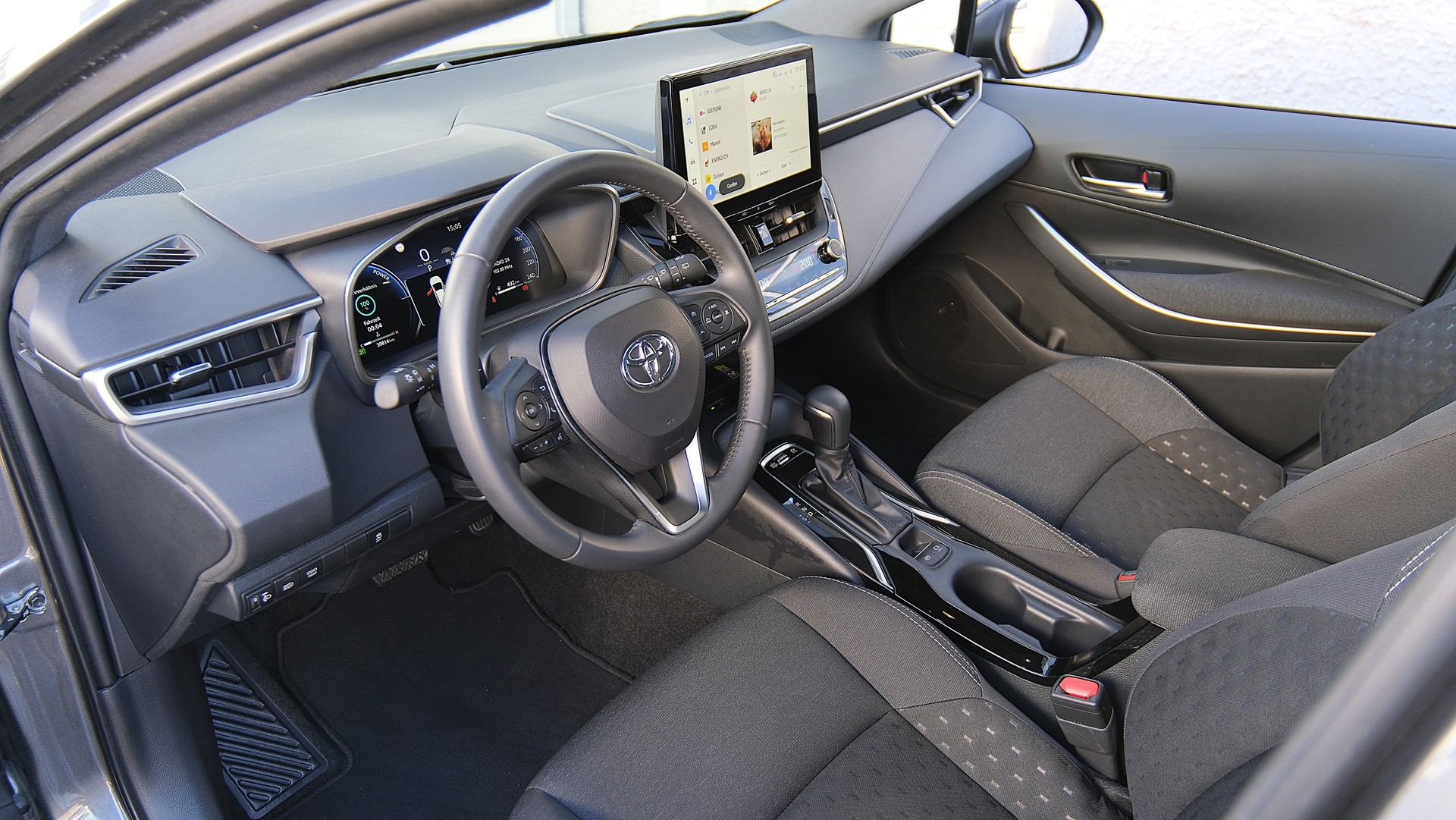 TOYOTA Corolla Touring Sports 2.0 HSD Trend e-CVT-image-2