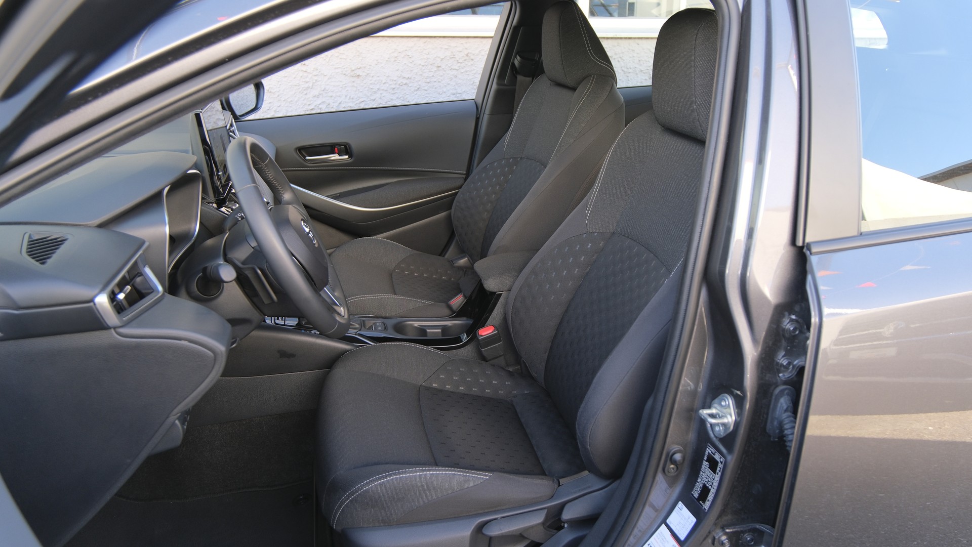 TOYOTA Corolla Touring Sports 2.0 HSD Trend e-CVT-image-3