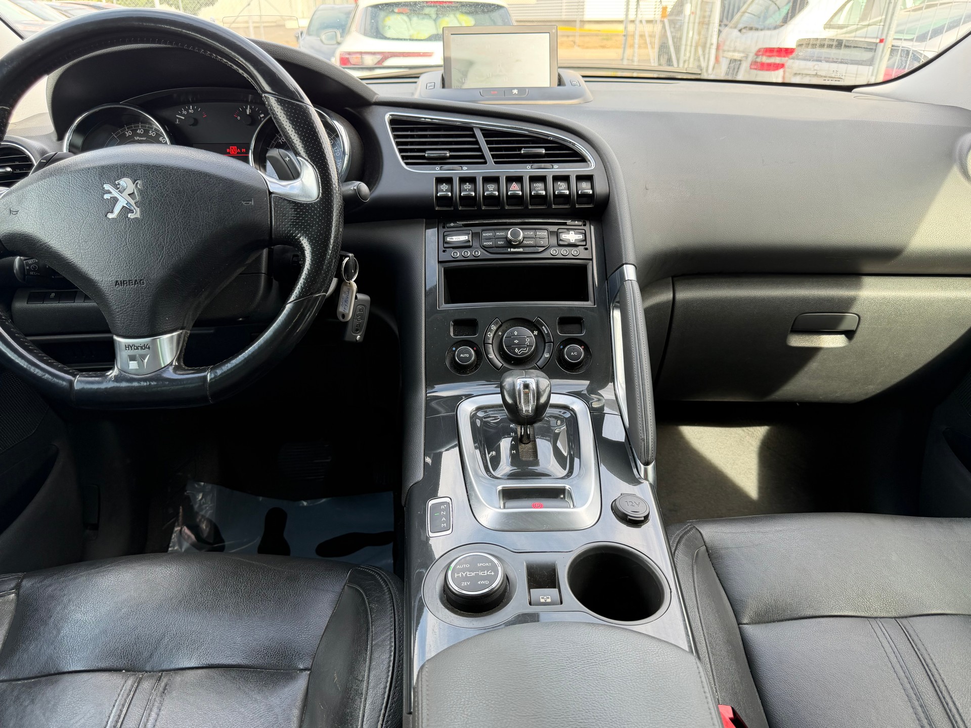 PEUGEOT 3008 HYbrid4 2.0 HDI ETG6-image-4