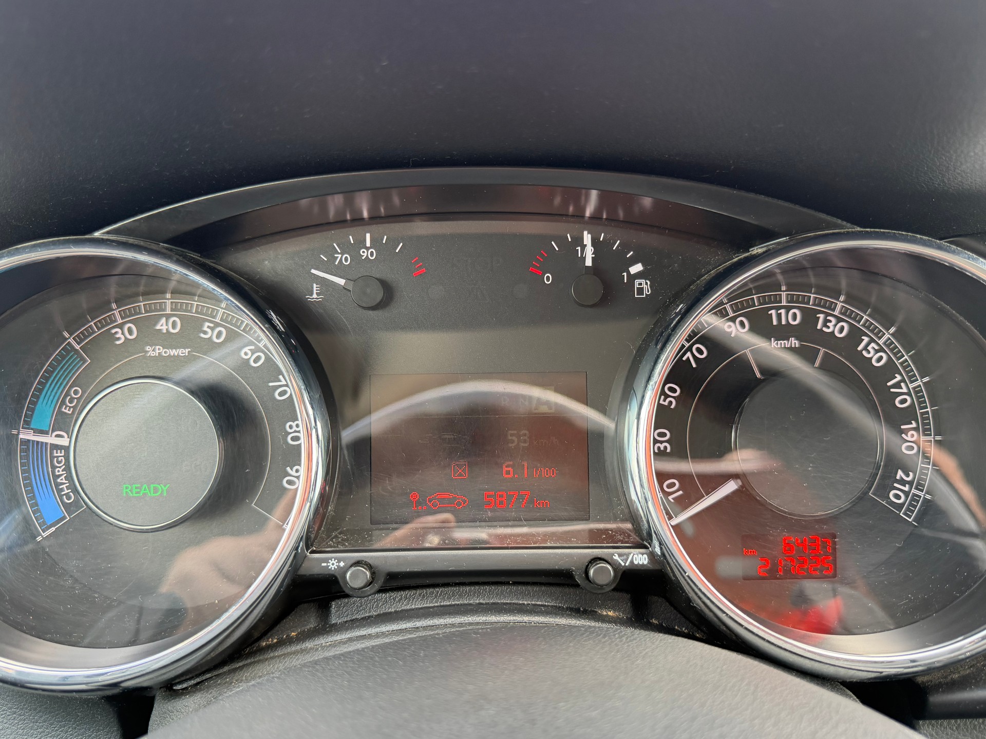 PEUGEOT 3008 HYbrid4 2.0 HDI ETG6-image-10