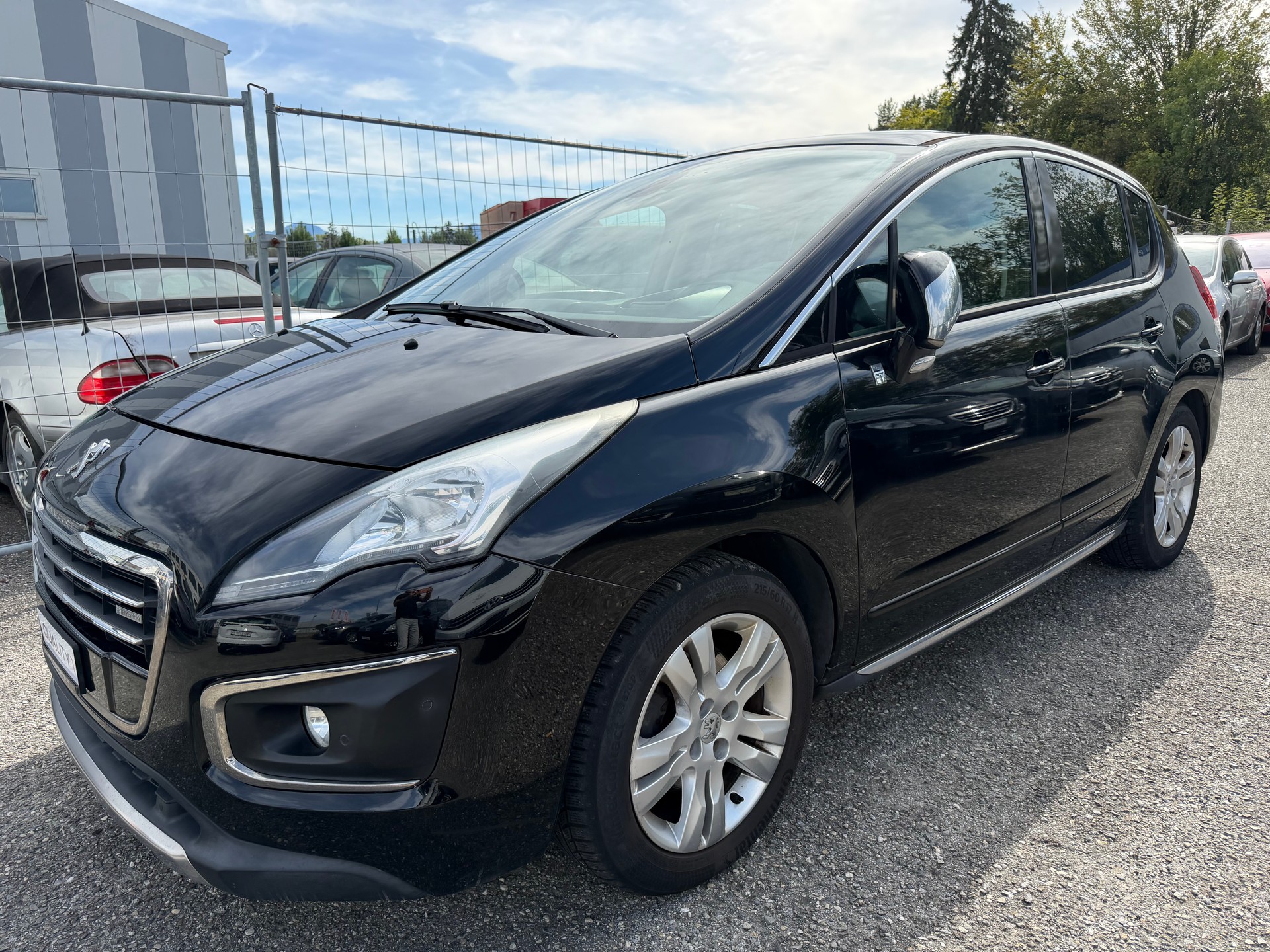 PEUGEOT 3008 HYbrid4 2.0 HDI ETG6-image-1