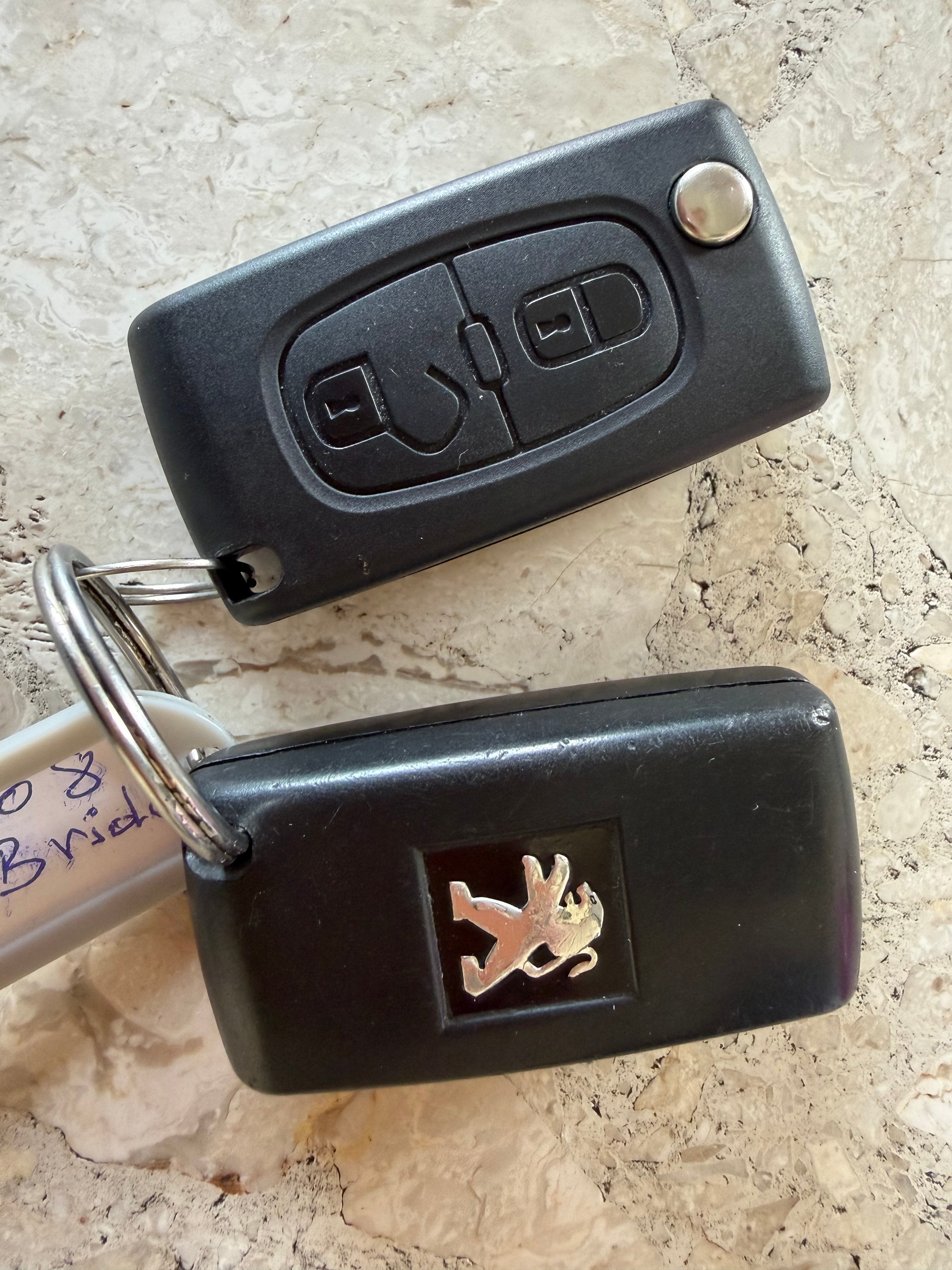 PEUGEOT 3008 HYbrid4 2.0 HDI ETG6-image-14