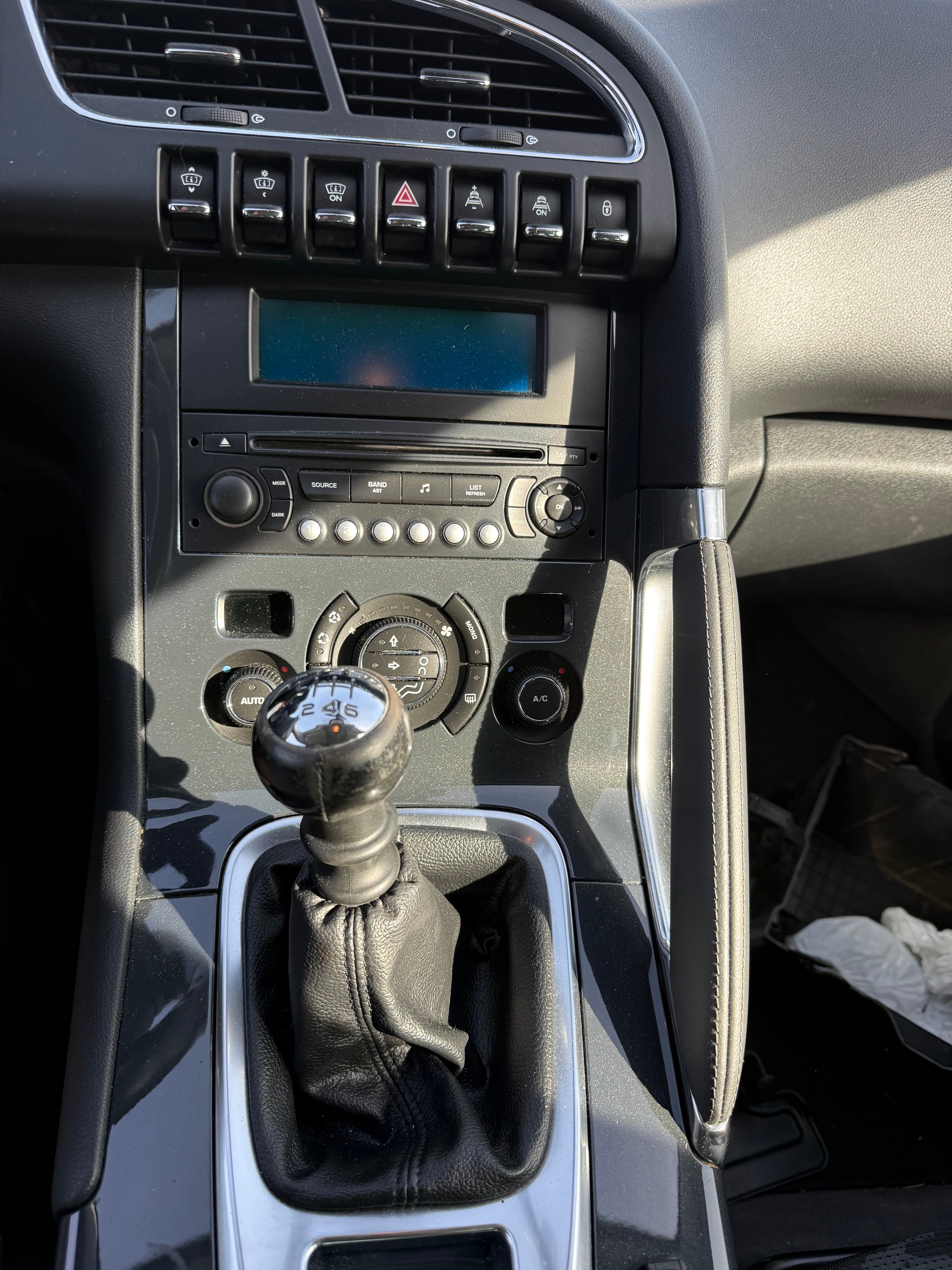 PEUGEOT 3008 1.6 16V T Sport-image-6