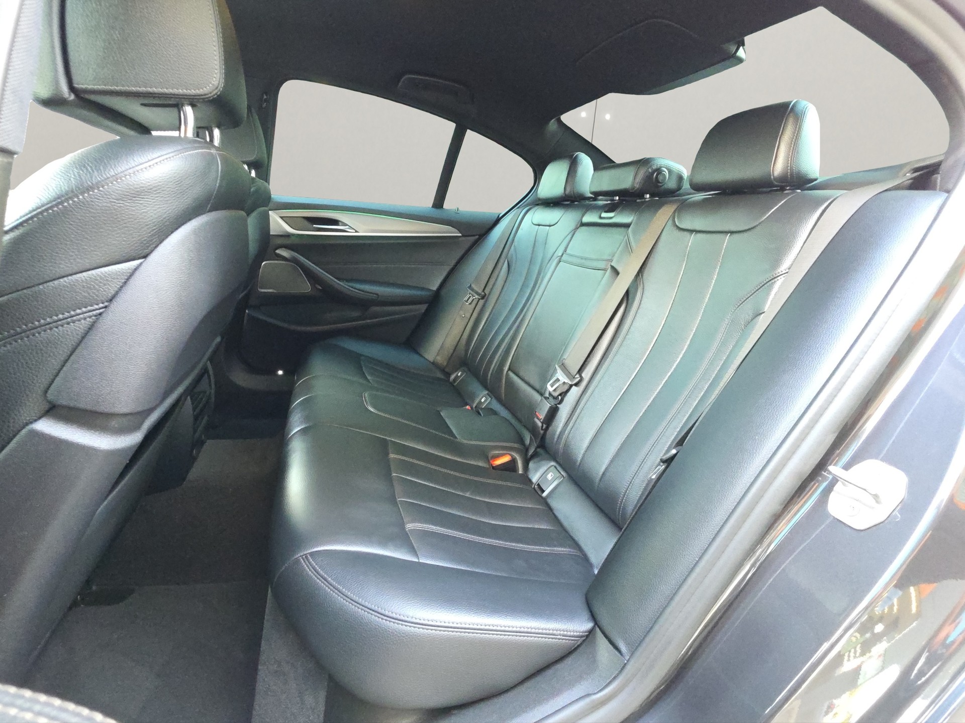 BMW 530d xDrive Pure M Sport Edition Steptronic-image-11