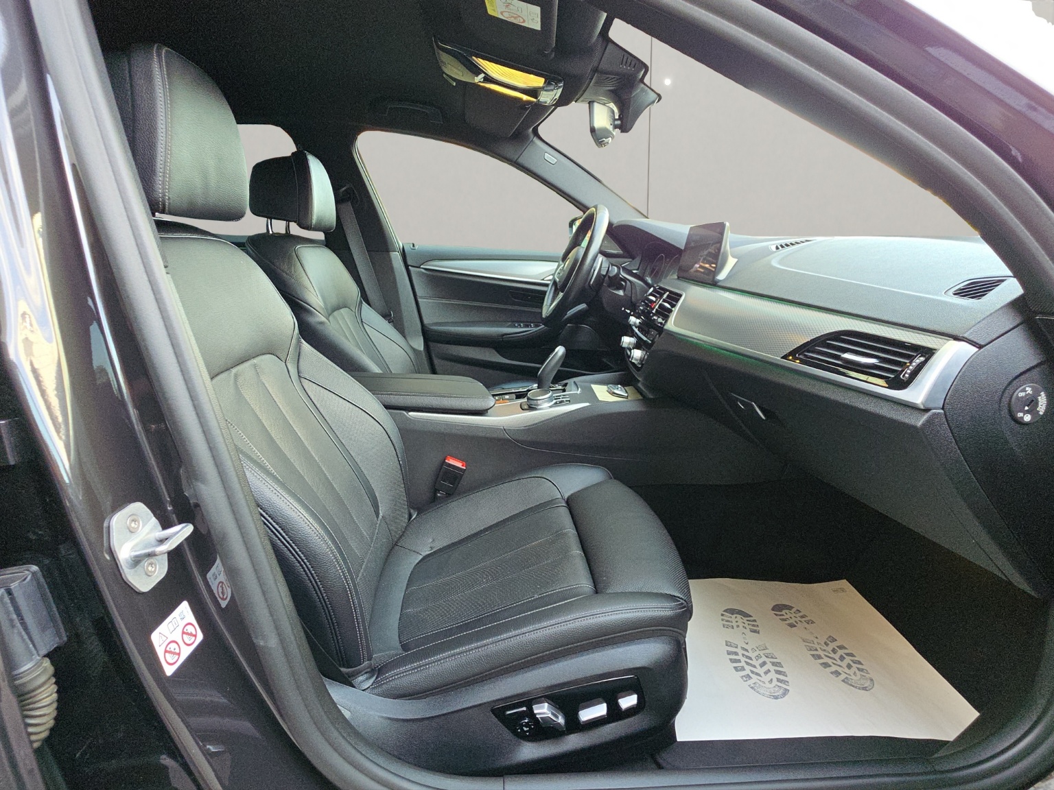 BMW 530d xDrive Pure M Sport Edition Steptronic-image-4