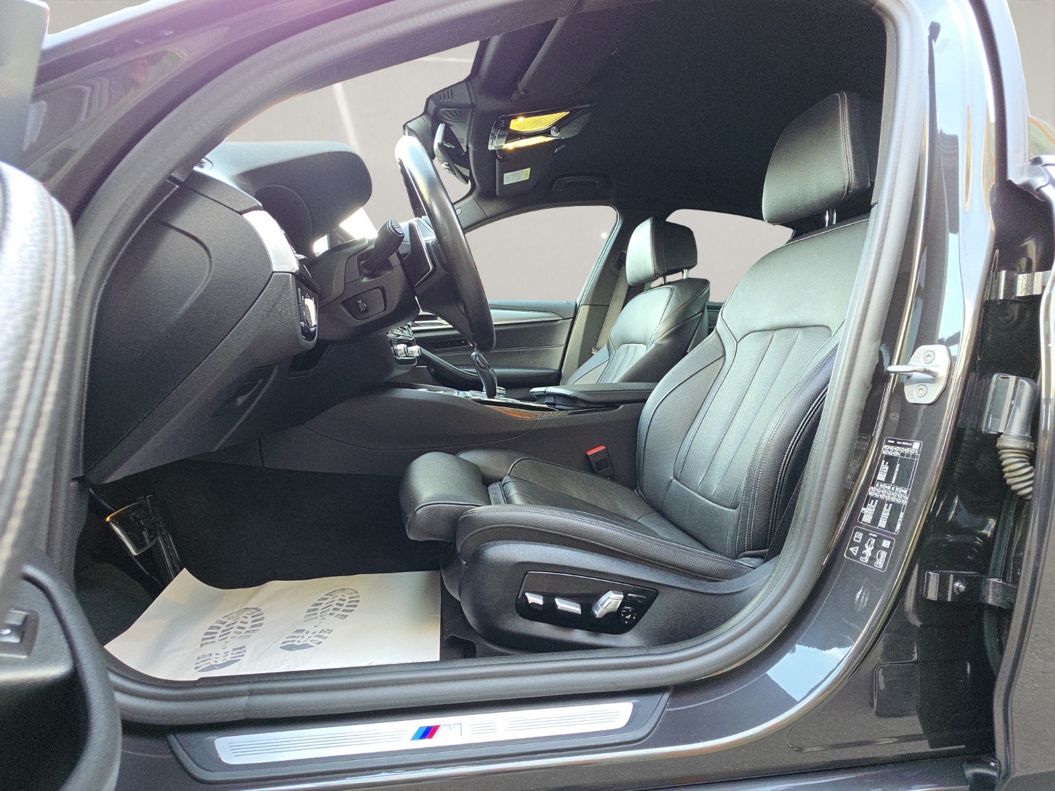 BMW 530d xDrive Pure M Sport Edition Steptronic-image-12