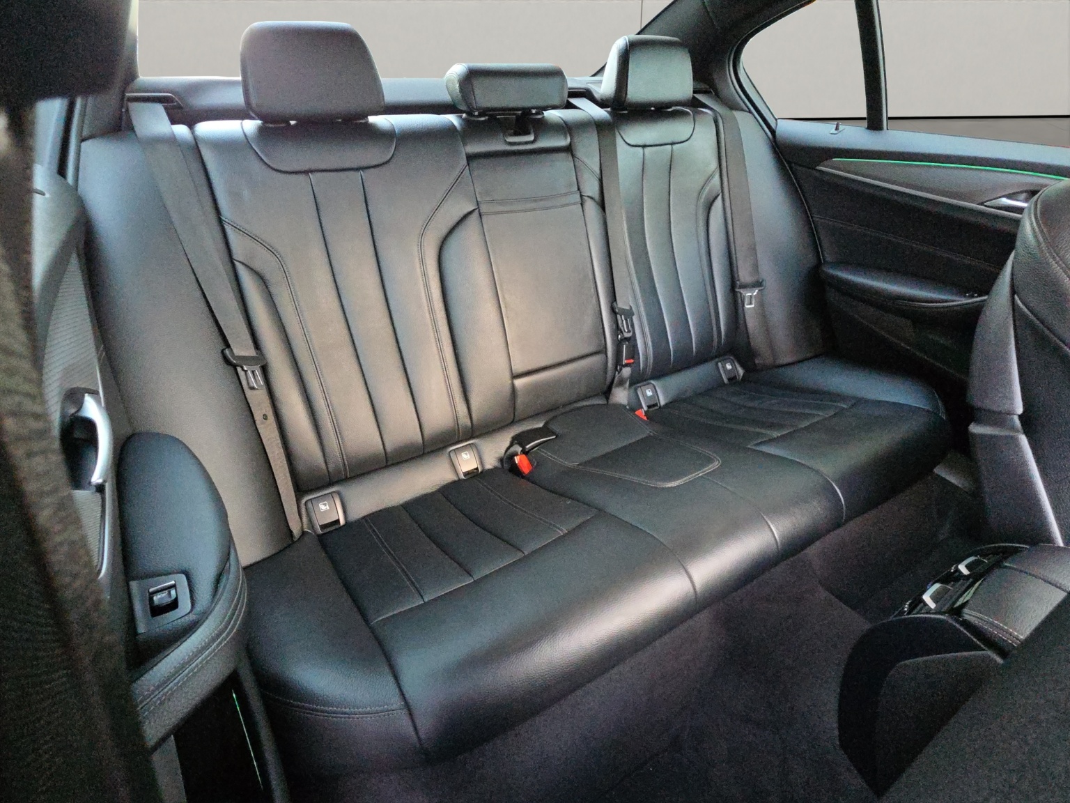 BMW 530d xDrive Pure M Sport Edition Steptronic-image-5