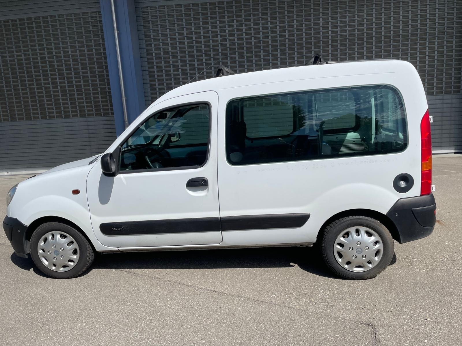 RENAULT Kangoo 1.6 16V Privilège-image-1