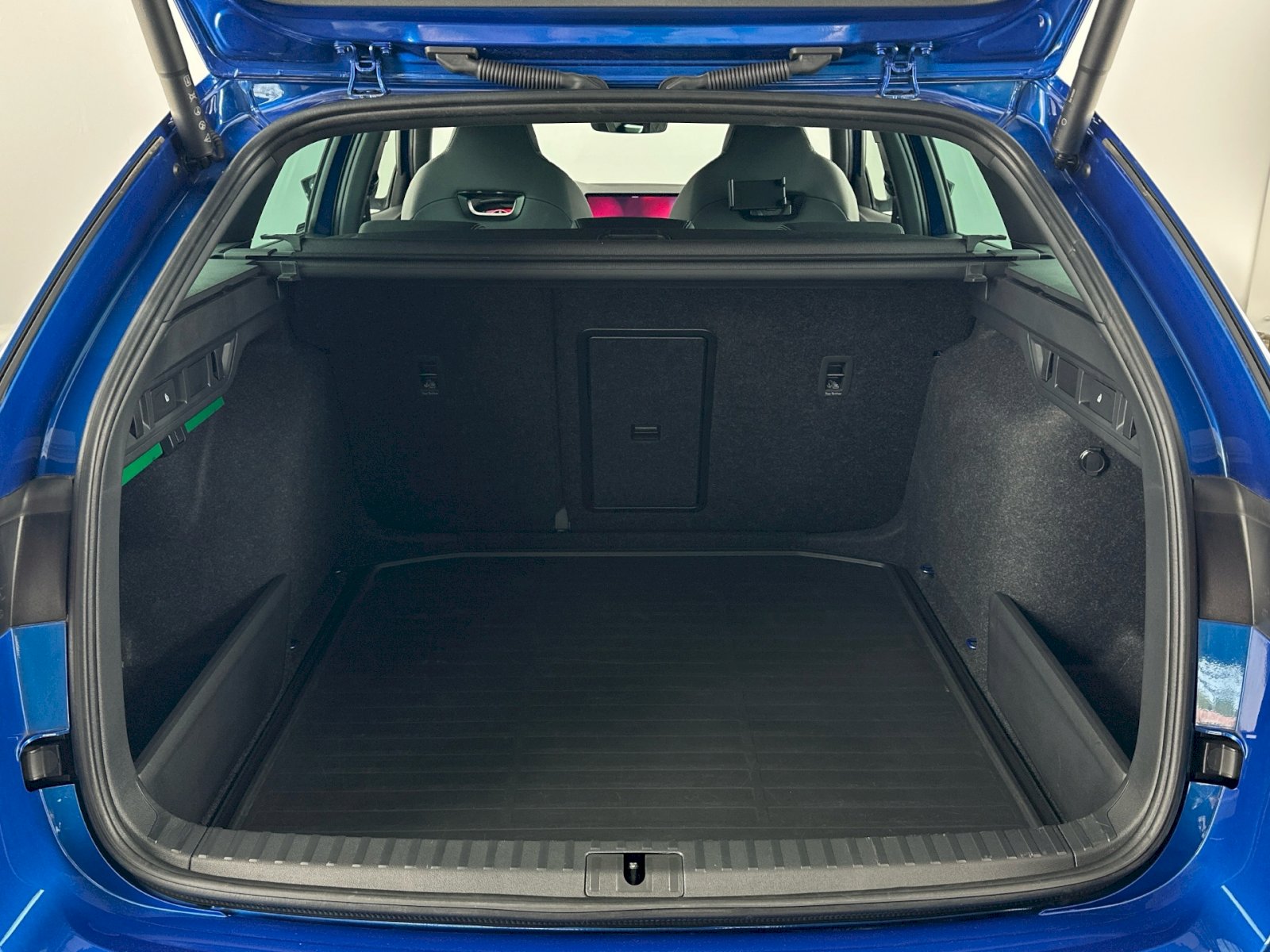 SKODA Octavia Combi 2.0 TSI DSG Sport Line 4x4 204PS *FACELIFT MODEL *Garantie bis 10.2030 oder MAX: 150'000KM-image-10