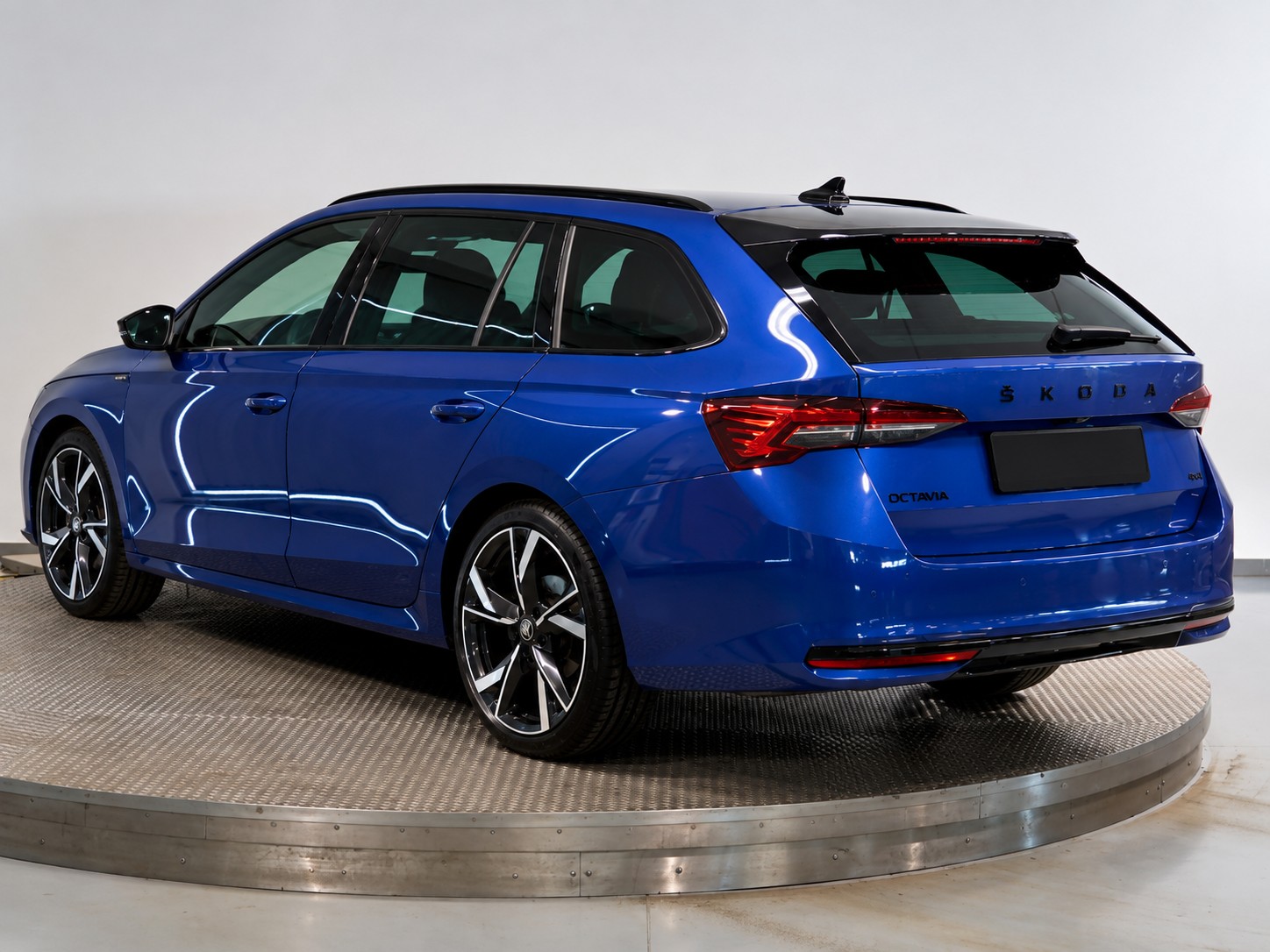 SKODA Octavia Combi 2.0 TSI DSG Sport Line 4x4 204PS *FACELIFT MODEL *Garantie bis 10.2030 oder MAX: 150'000KM-image-4
