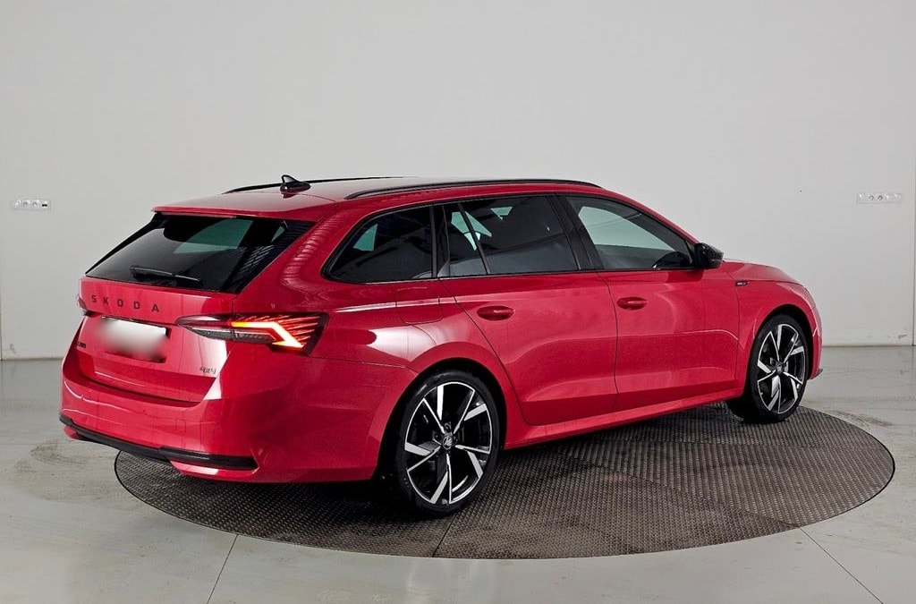 SKODA Octavia Combi 2.0 TSI DSG Sport Line 4x4 204PS *FACELIFT MODEL *Garantie 60M. oder. MAX: 100'000KM *Frontscheibenheizung-image-1