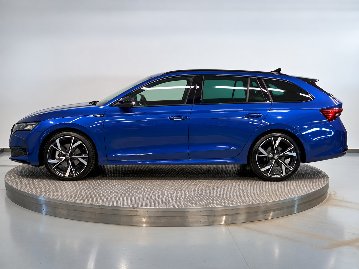SKODA Octavia Combi 2.0 TSI DSG Sport Line 4x4 204PS *FACELIFT MODEL *Garantie bis 10.2030 oder MAX: 150'000KM-image-1