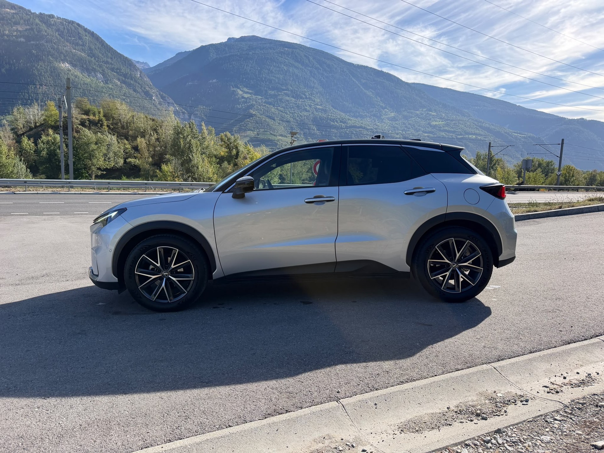 LEXUS 1.5 Hybrid Cool AWD-image-14
