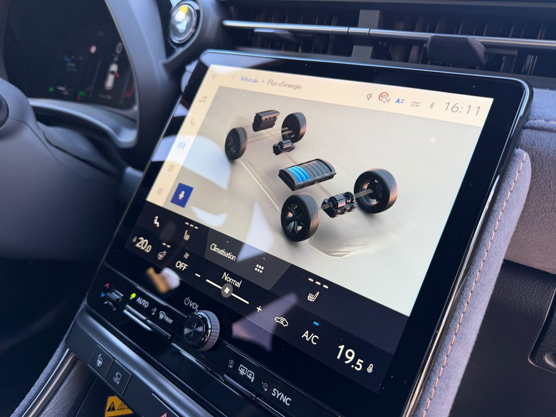 LEXUS 1.5 Hybrid Cool AWD-image-11