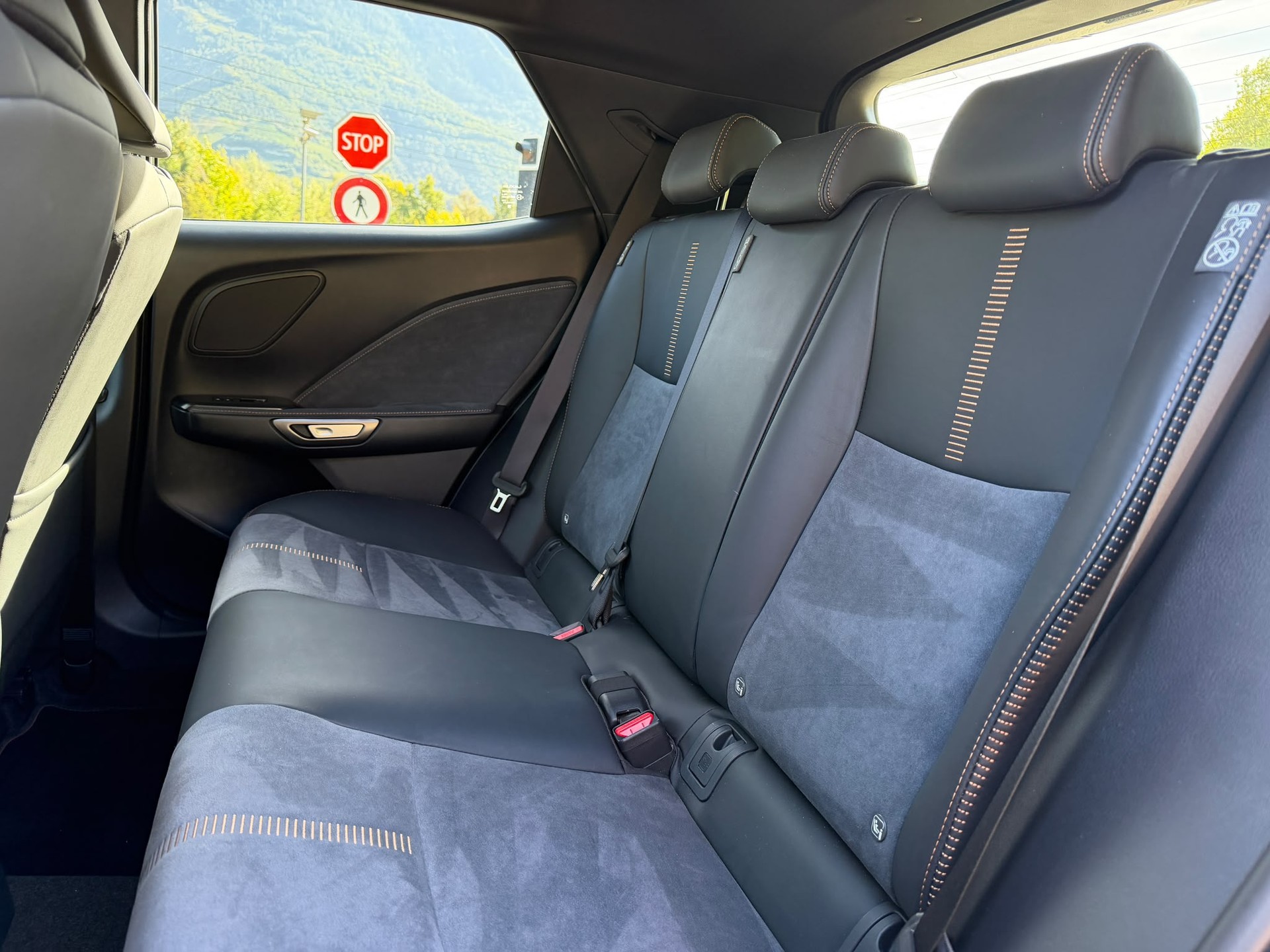 LEXUS 1.5 Hybrid Cool AWD-image-9