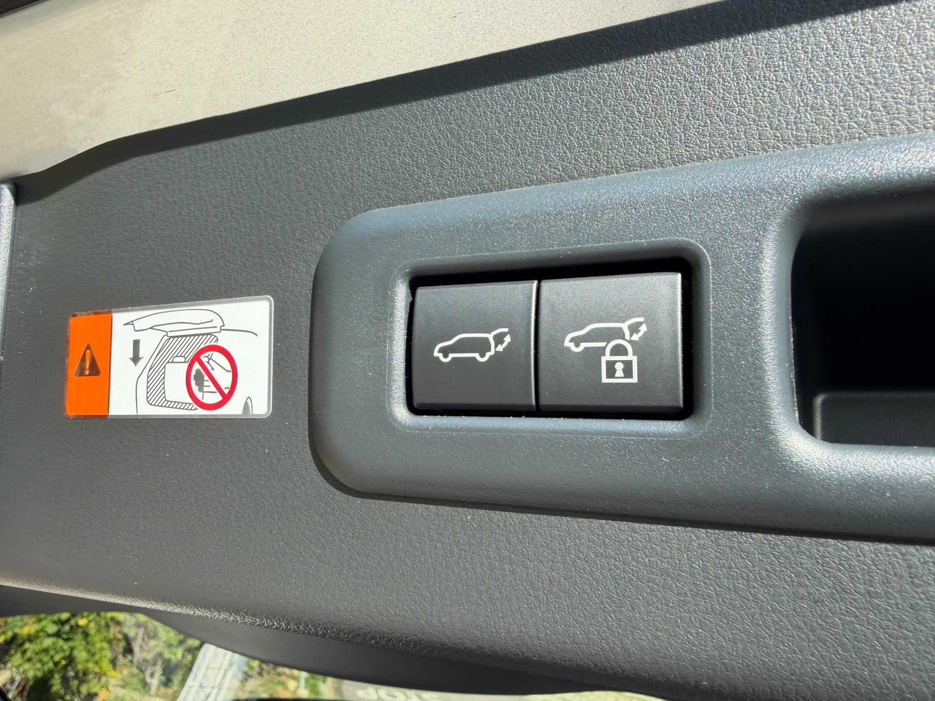 LEXUS 1.5 Hybrid Cool AWD-image-13