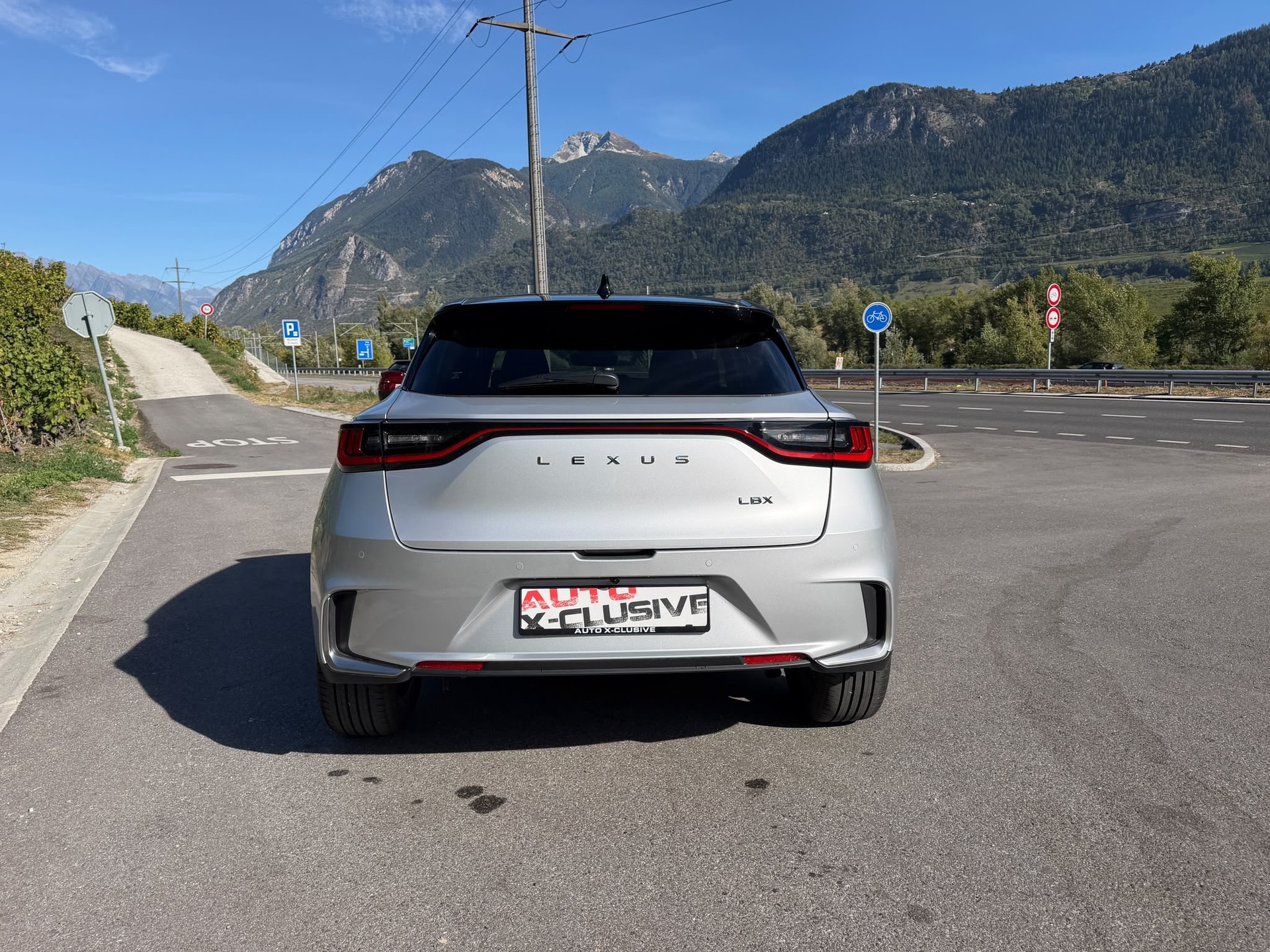 LEXUS 1.5 Hybrid Cool AWD-image-5