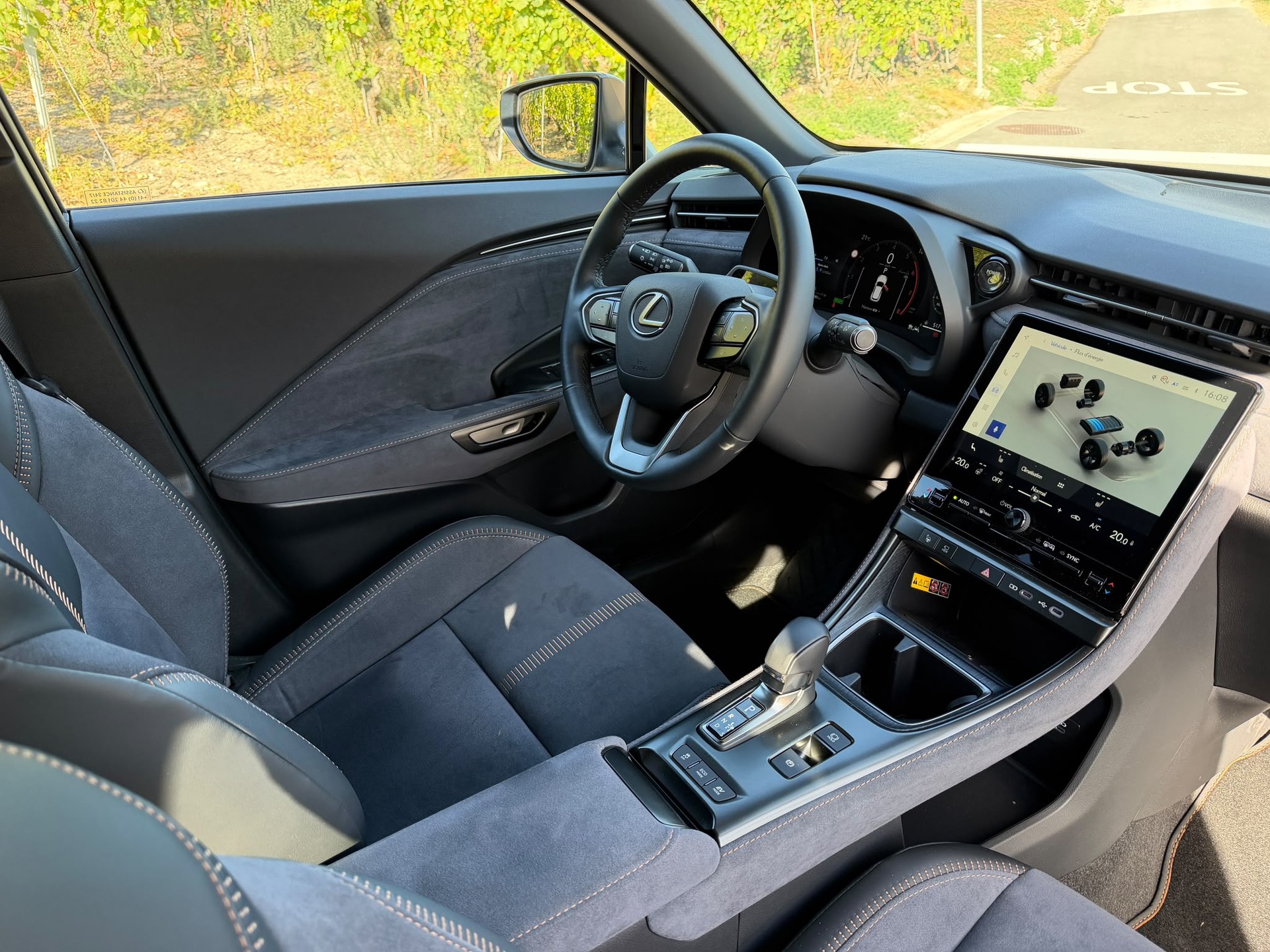LEXUS 1.5 Hybrid Cool AWD-image-8