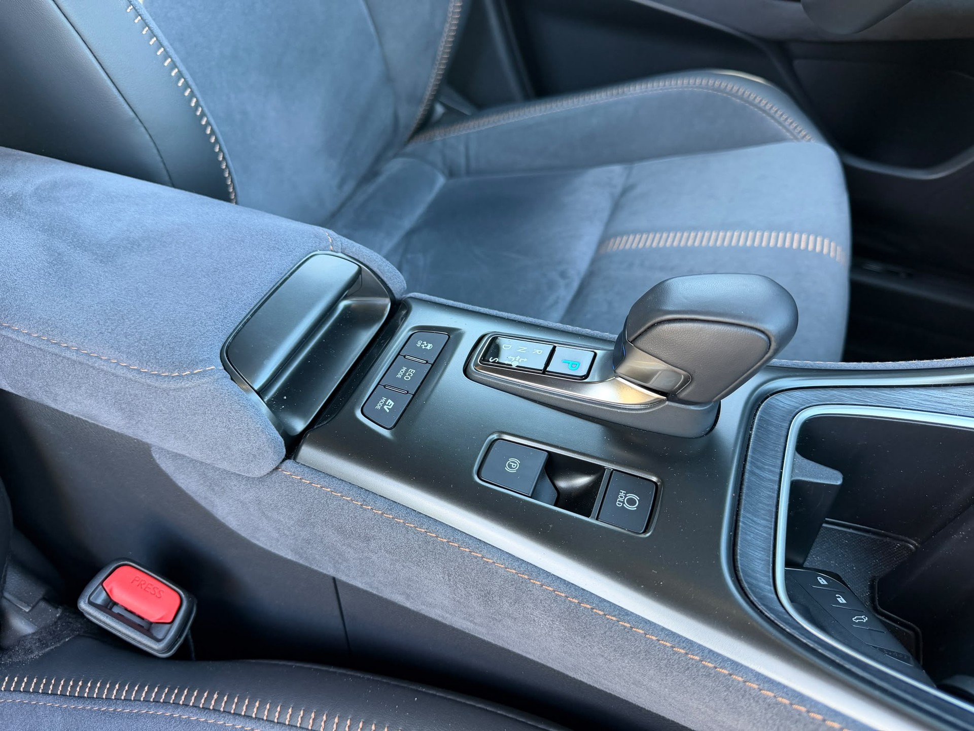 LEXUS 1.5 Hybrid Cool AWD-image-12