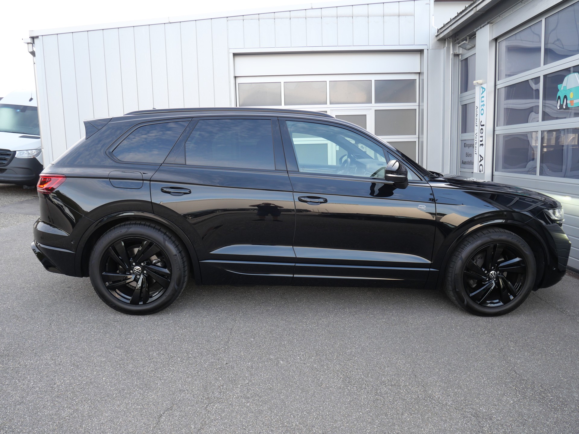 VW Touareg 3.0 TDI R-Line Final Edition Tiptronic *5 J. Garantie, Allradlenkung, Luftfahrwerk, Sitzlüftung*-image-4