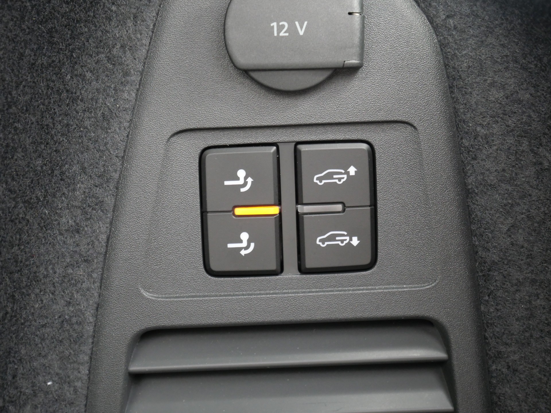 VW Touareg 3.0 TDI R-Line Final Edition Tiptronic *5 J. Garantie, Allradlenkung, Luftfahrwerk, Sitzlüftung*-image-7
