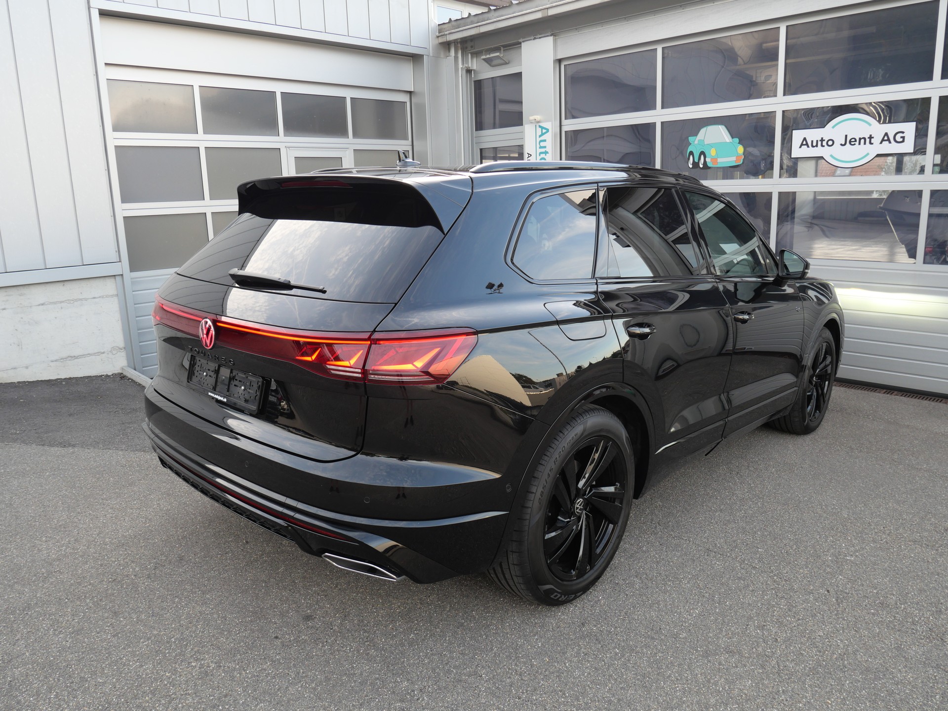 VW Touareg 3.0 TDI R-Line Final Edition Tiptronic *5 J. Garantie, Allradlenkung, Luftfahrwerk, Sitzlüftung*-image-3