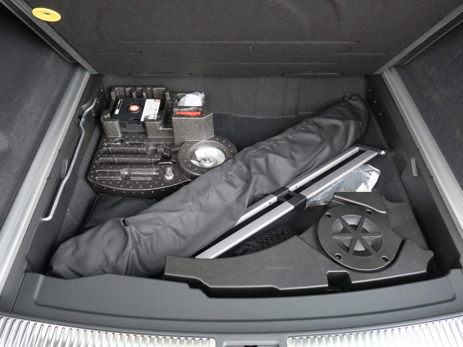 VW Touareg 3.0 TDI R-Line Final Edition Tiptronic *5 J. Garantie, Allradlenkung, Luftfahrwerk, Sitzlüftung*-image-8