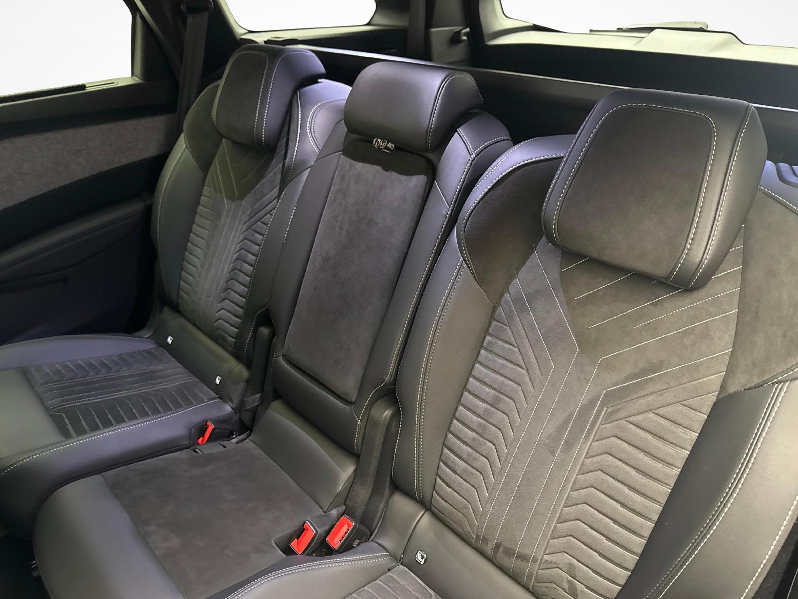 PEUGEOT 5008 1.6 PHEV GT-image-10