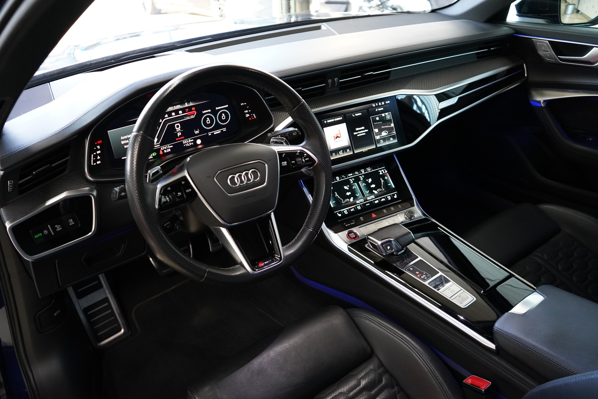 AUDI RS6 Avant 4.0 TFSI V8 quattro / Exklusiv Carbon Kit **-image-19
