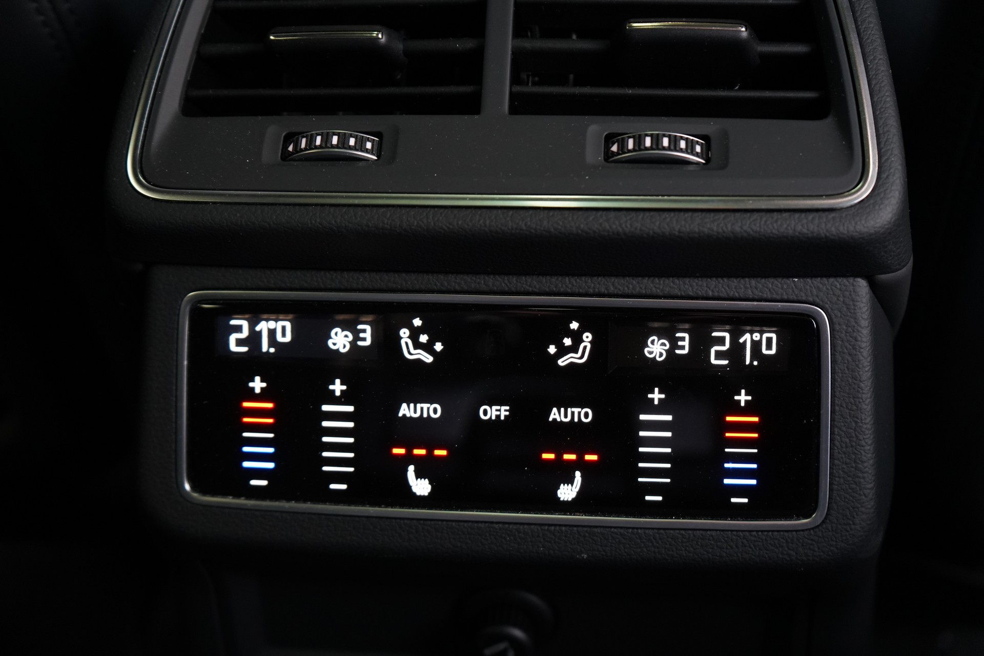 AUDI RS6 Avant 4.0 TFSI V8 quattro / Exklusiv Carbon Kit **-image-30