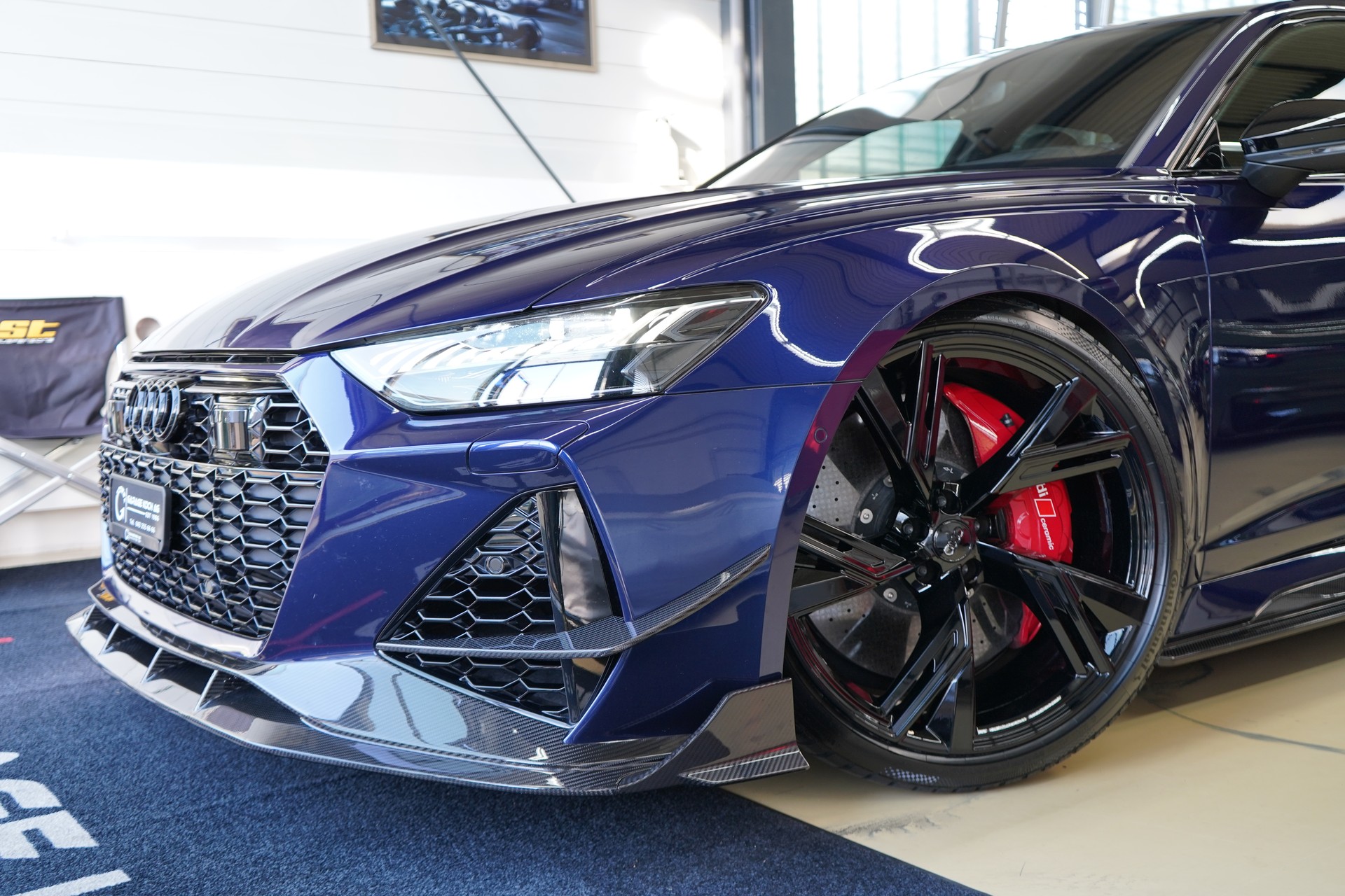AUDI RS6 Avant 4.0 TFSI V8 quattro / Exklusiv Carbon Kit **-showroom-element-3