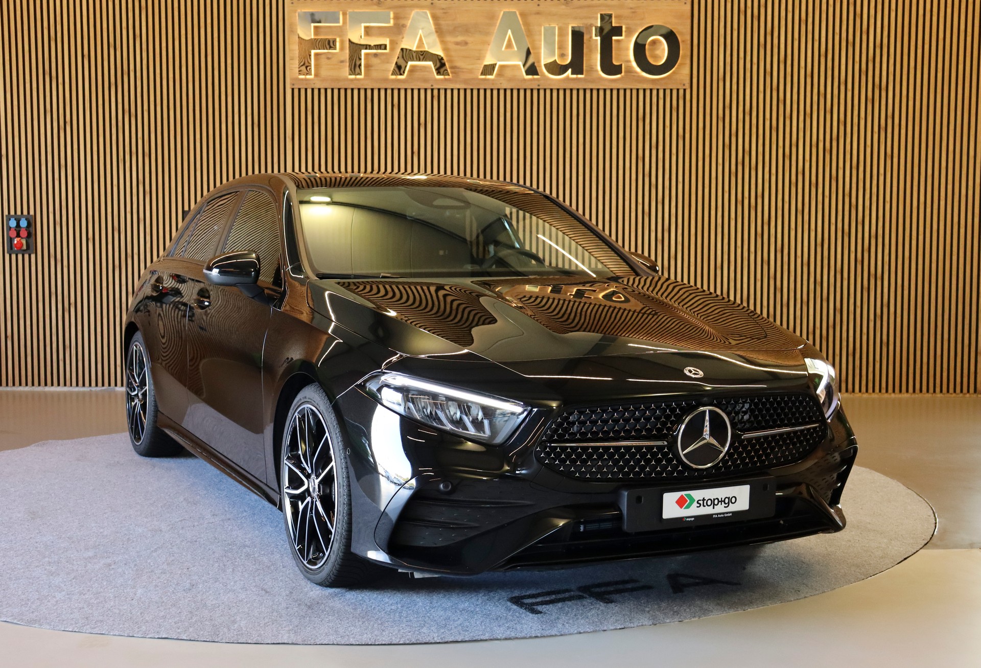 MERCEDES-BENZ A 200 Night Star AMG Line-image-3