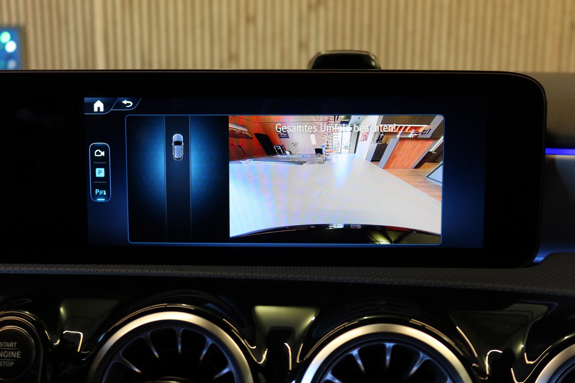 MERCEDES-BENZ A 200 Night Star AMG Line-image-12