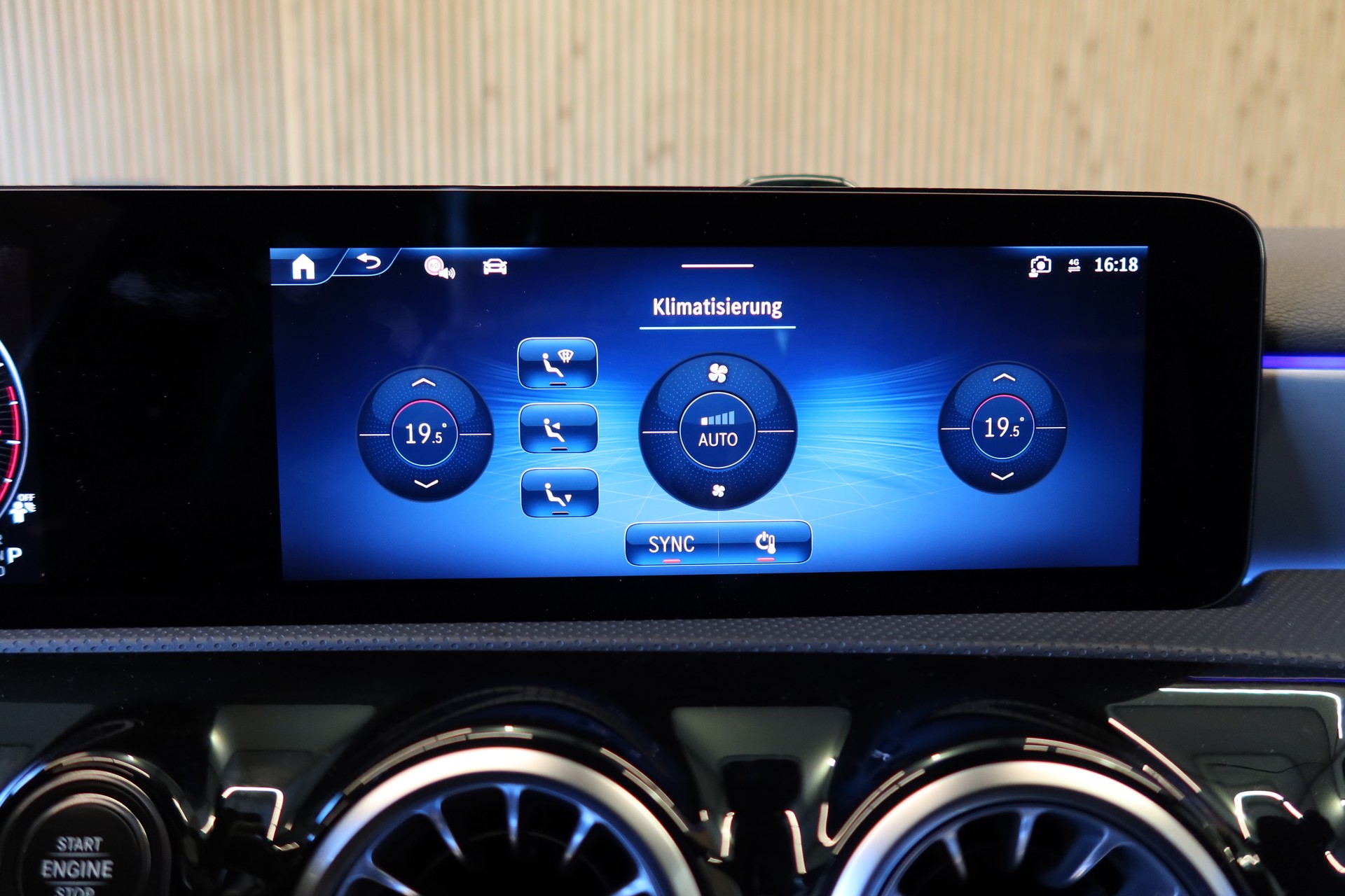 MERCEDES-BENZ A 200 Night Star AMG Line-image-13