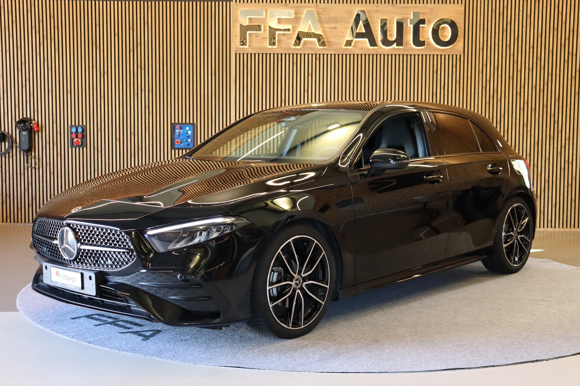 MERCEDES-BENZ A 200 Night Star AMG Line-image-1
