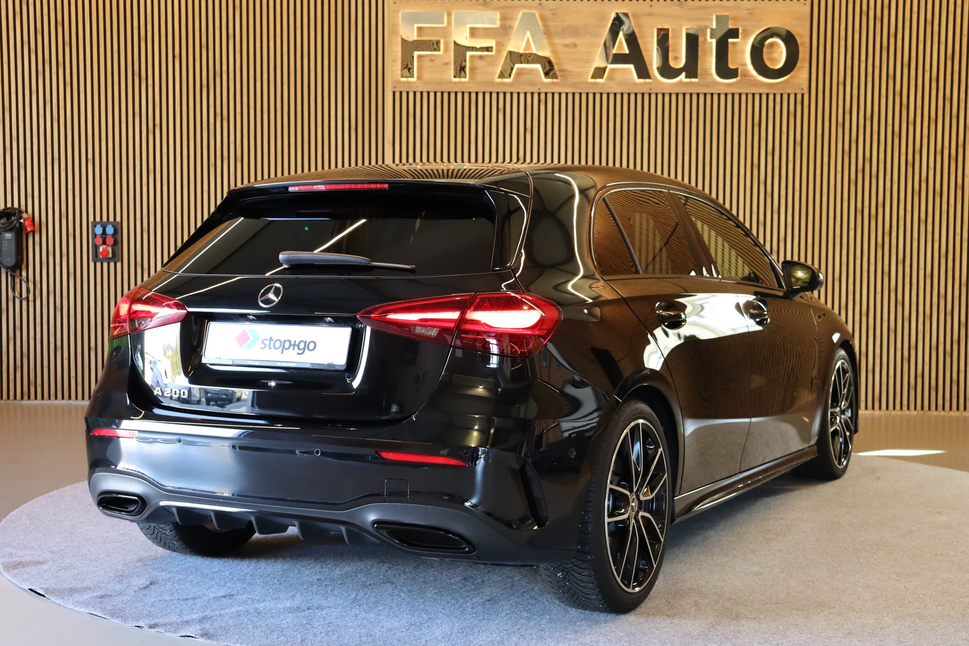MERCEDES-BENZ A 200 Night Star AMG Line-image-6