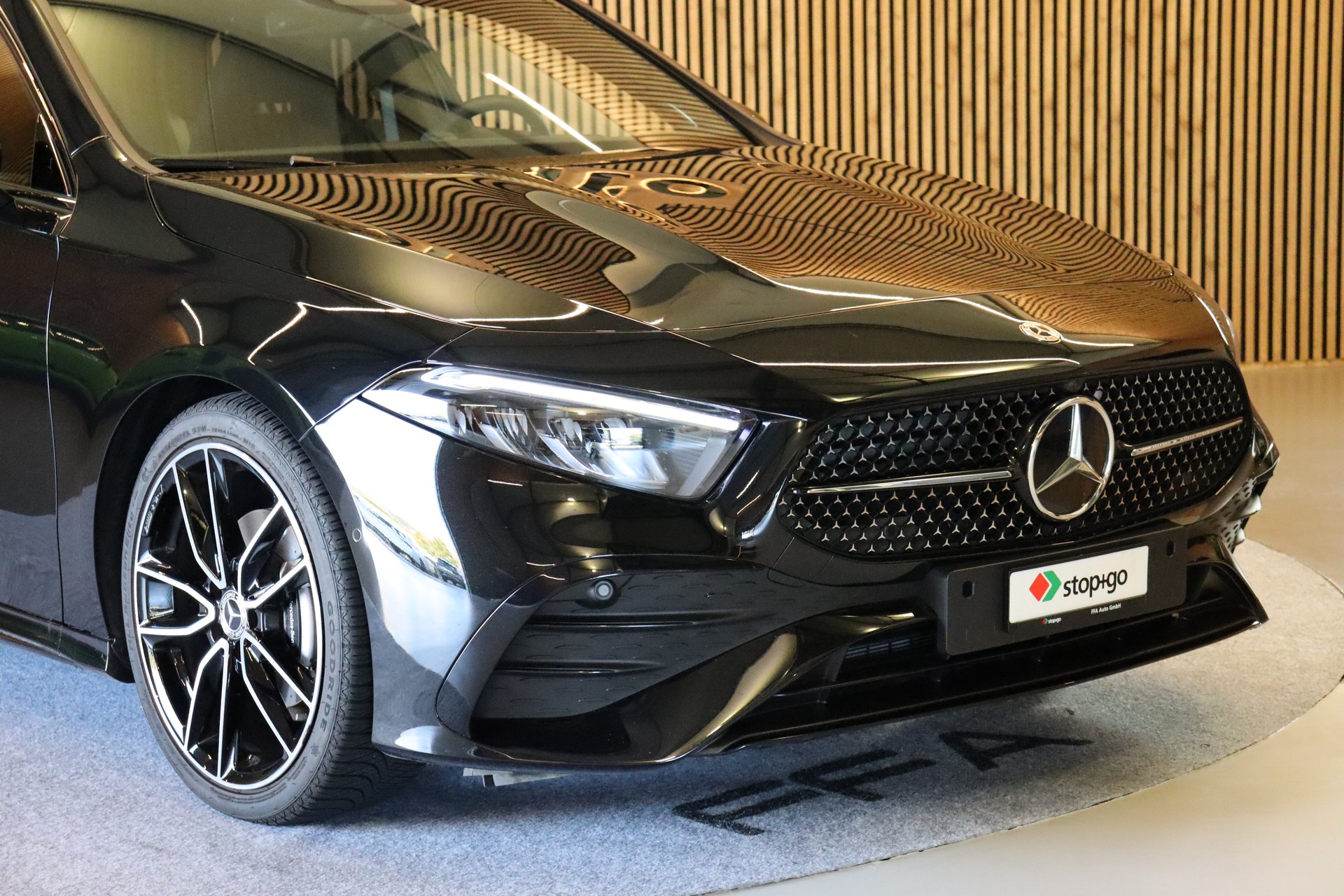 MERCEDES-BENZ A 200 Night Star AMG Line-image-4