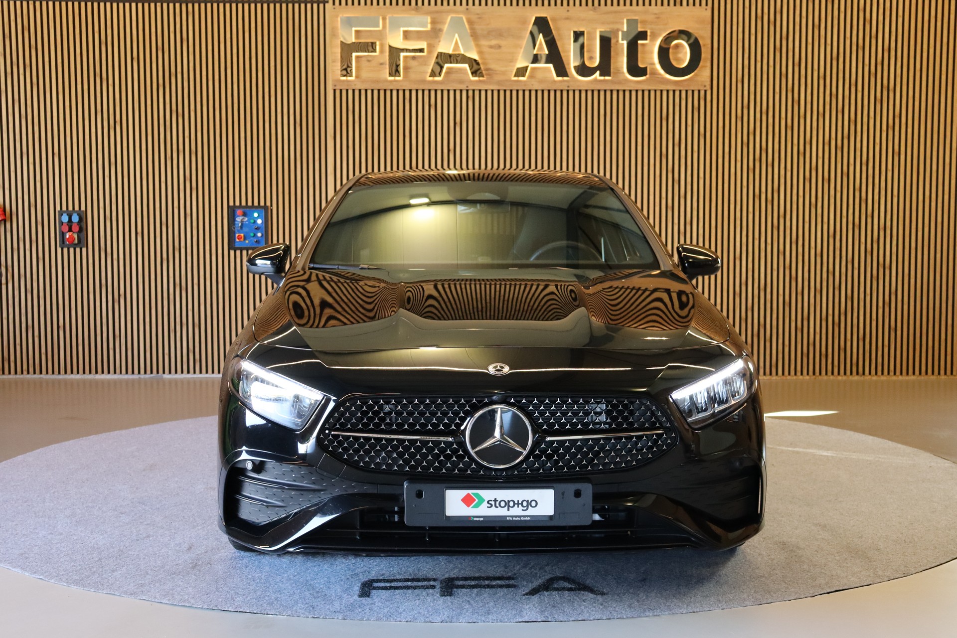 MERCEDES-BENZ A 200 Night Star AMG Line-image-2