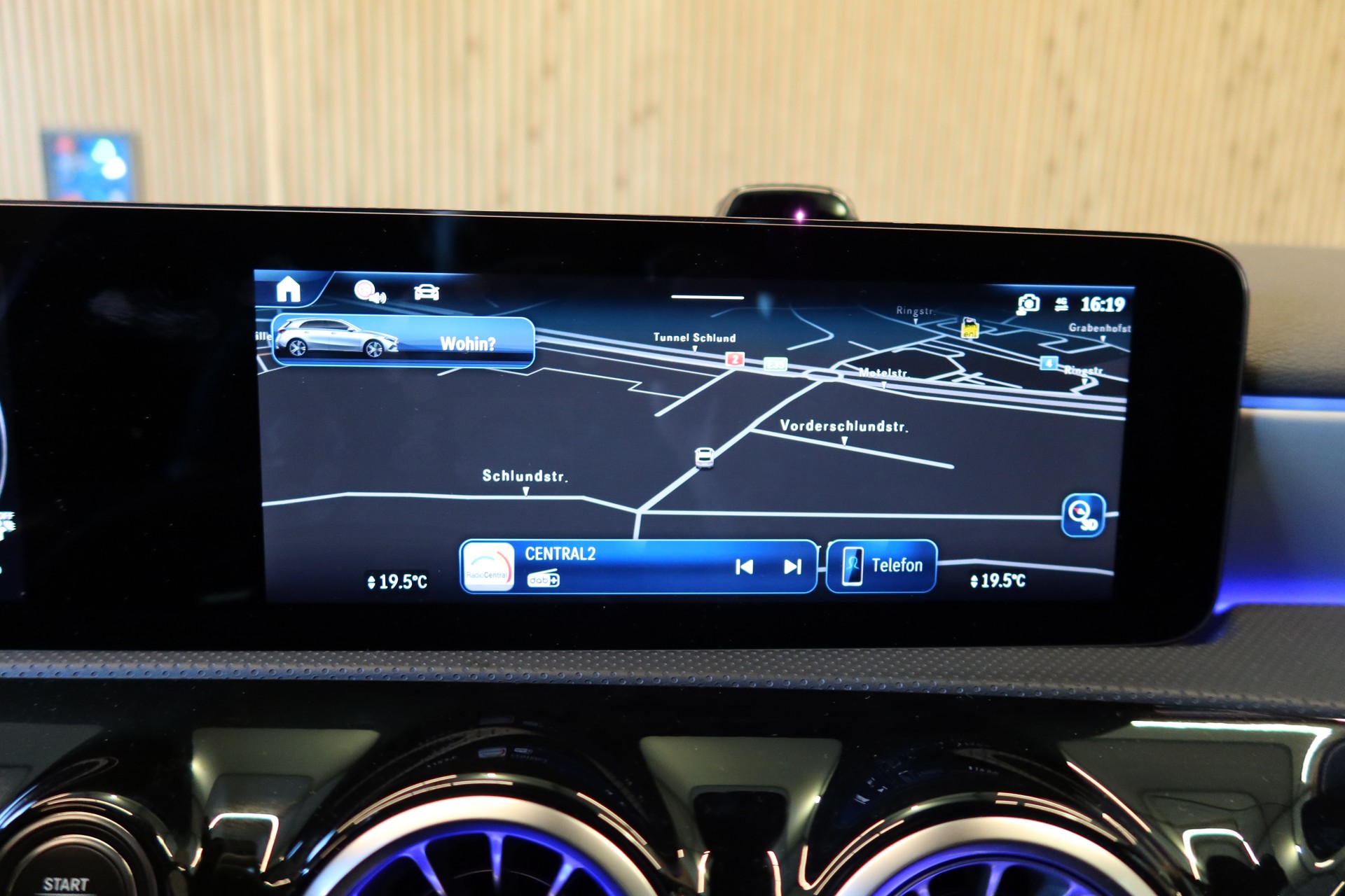 MERCEDES-BENZ A 200 Night Star AMG Line-image-14