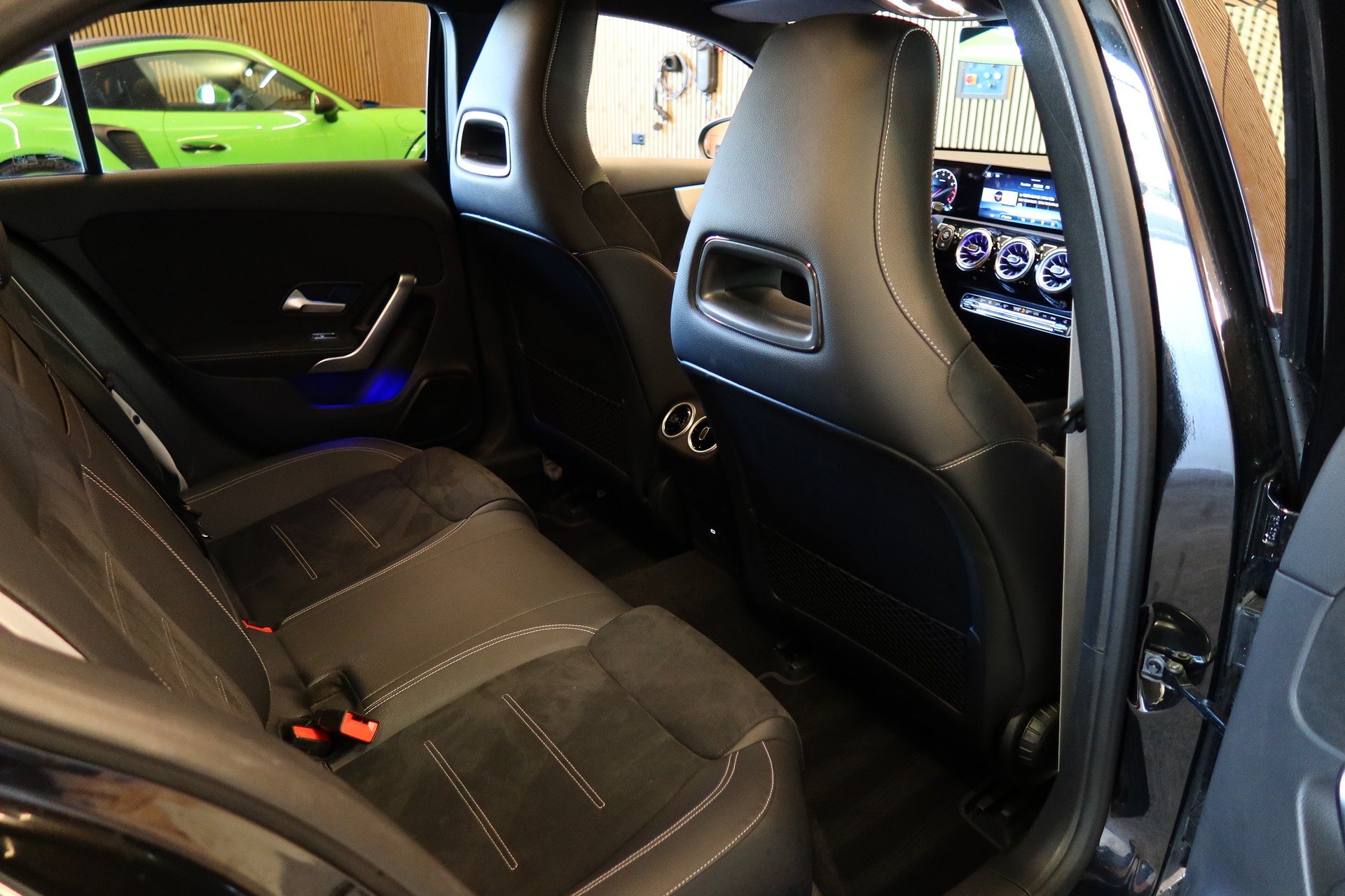 MERCEDES-BENZ A 200 Night Star AMG Line-image-20