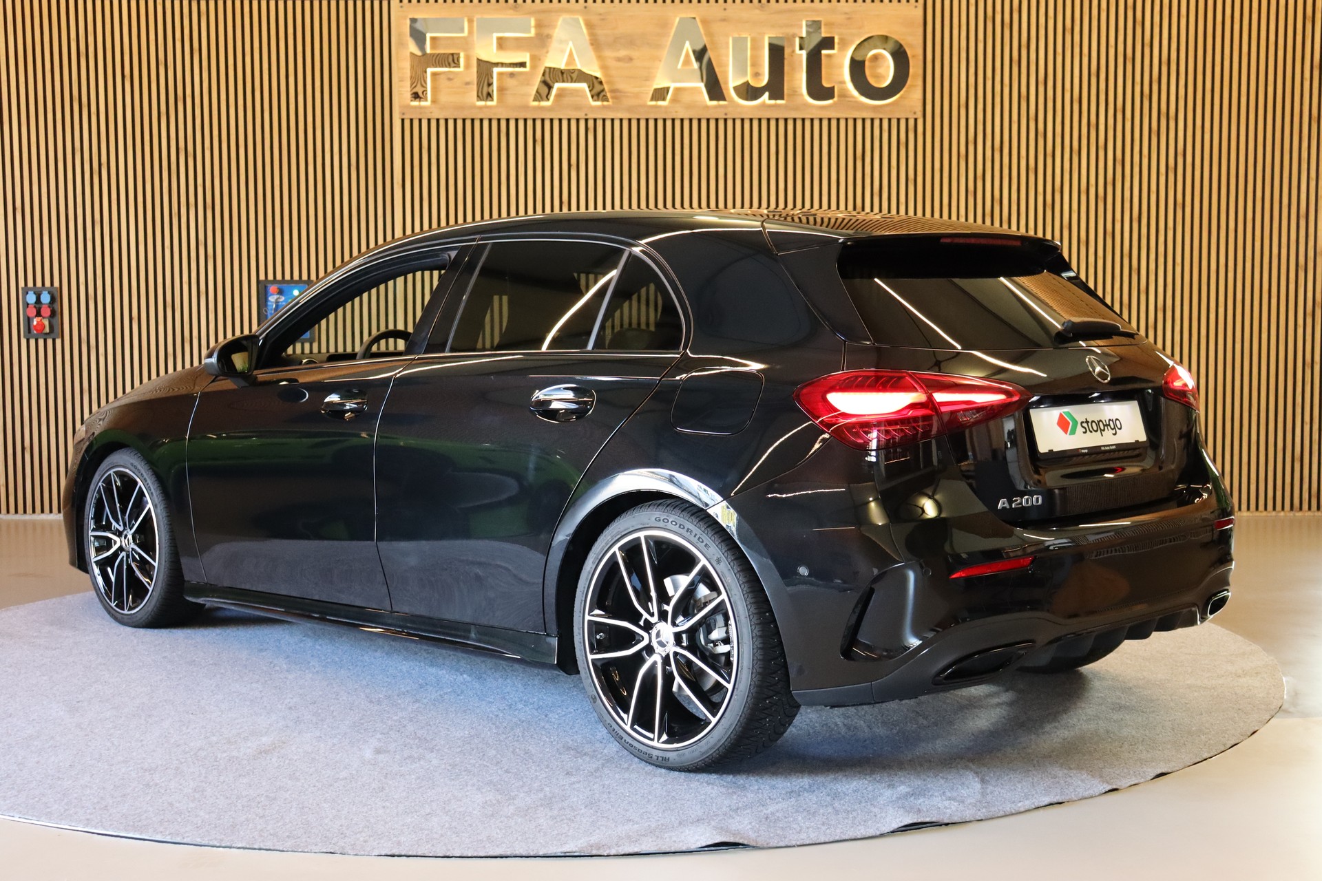 MERCEDES-BENZ A 200 Night Star AMG Line-image-8