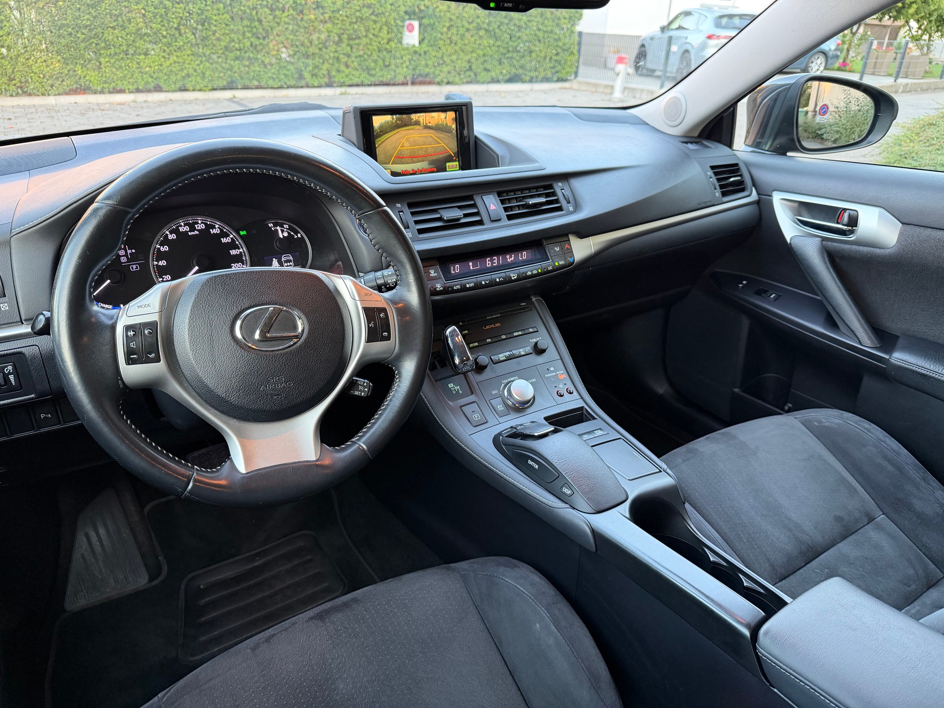 LEXUS CT 200h 1.8 excellence CVT-image-9